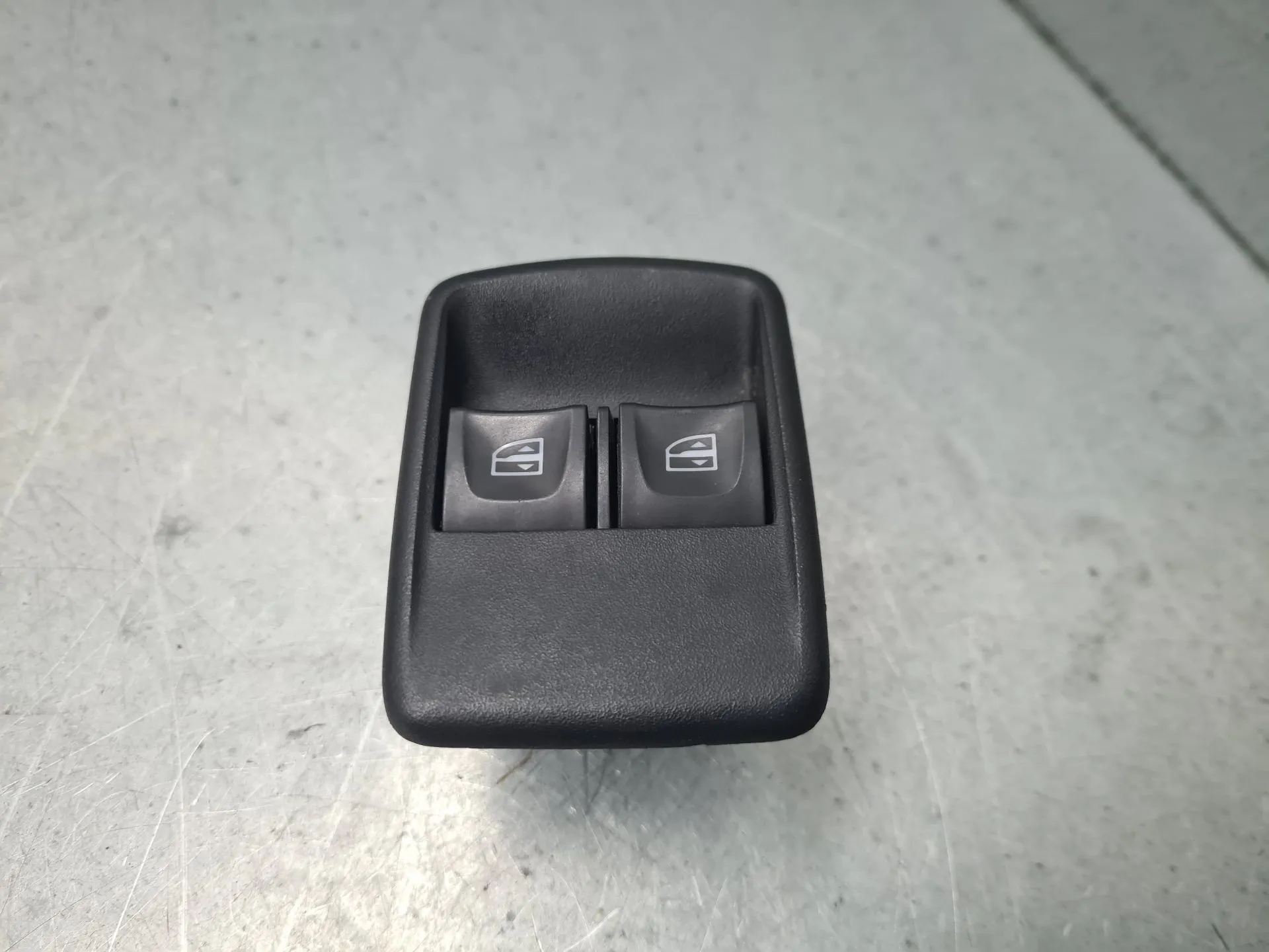 Comando / interruttore alzacristallo anteriore sinistro RENAULT Trafic III (FG_)