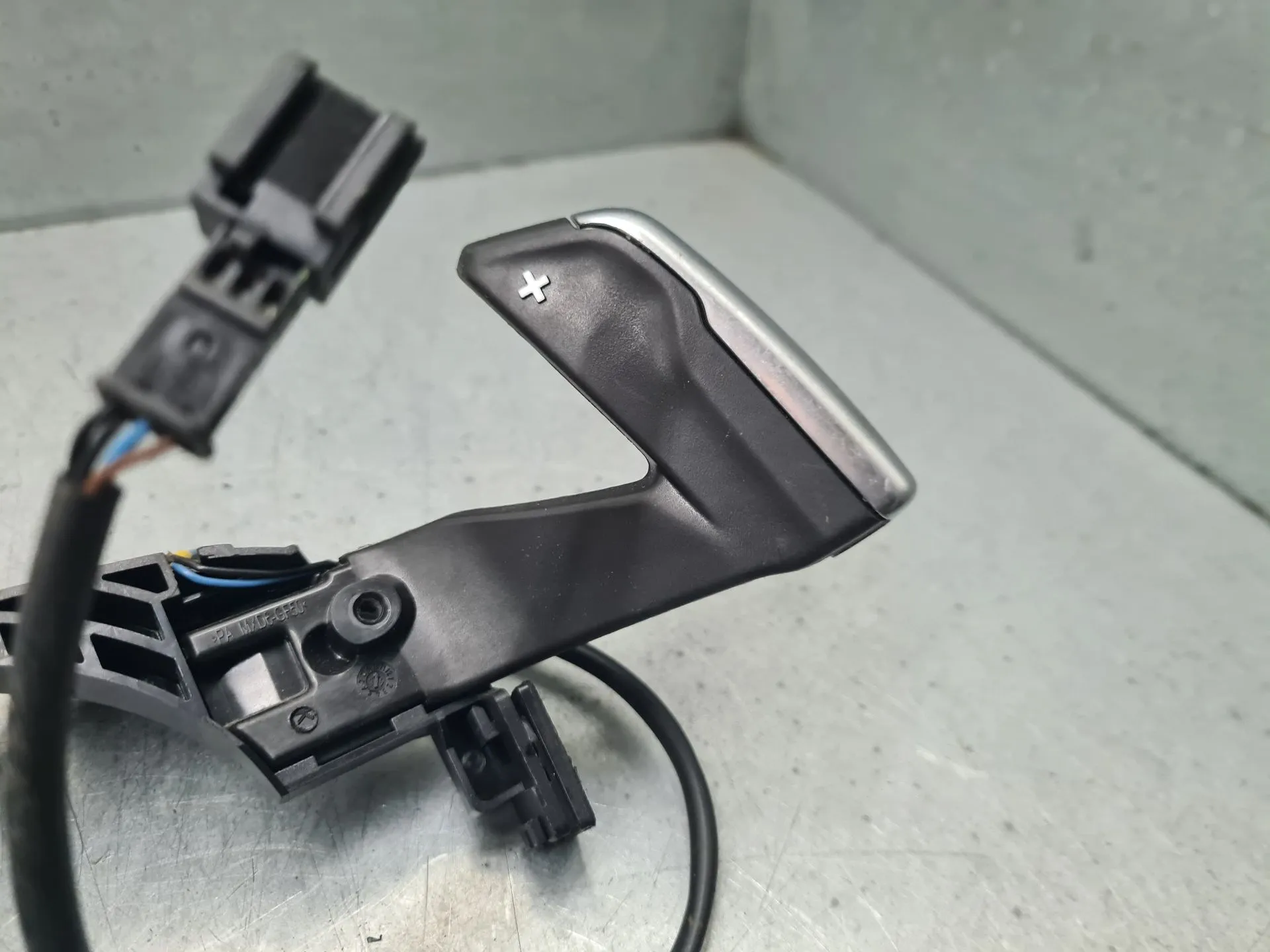 Commandes au volant PEUGEOT 308 II Imagem-1