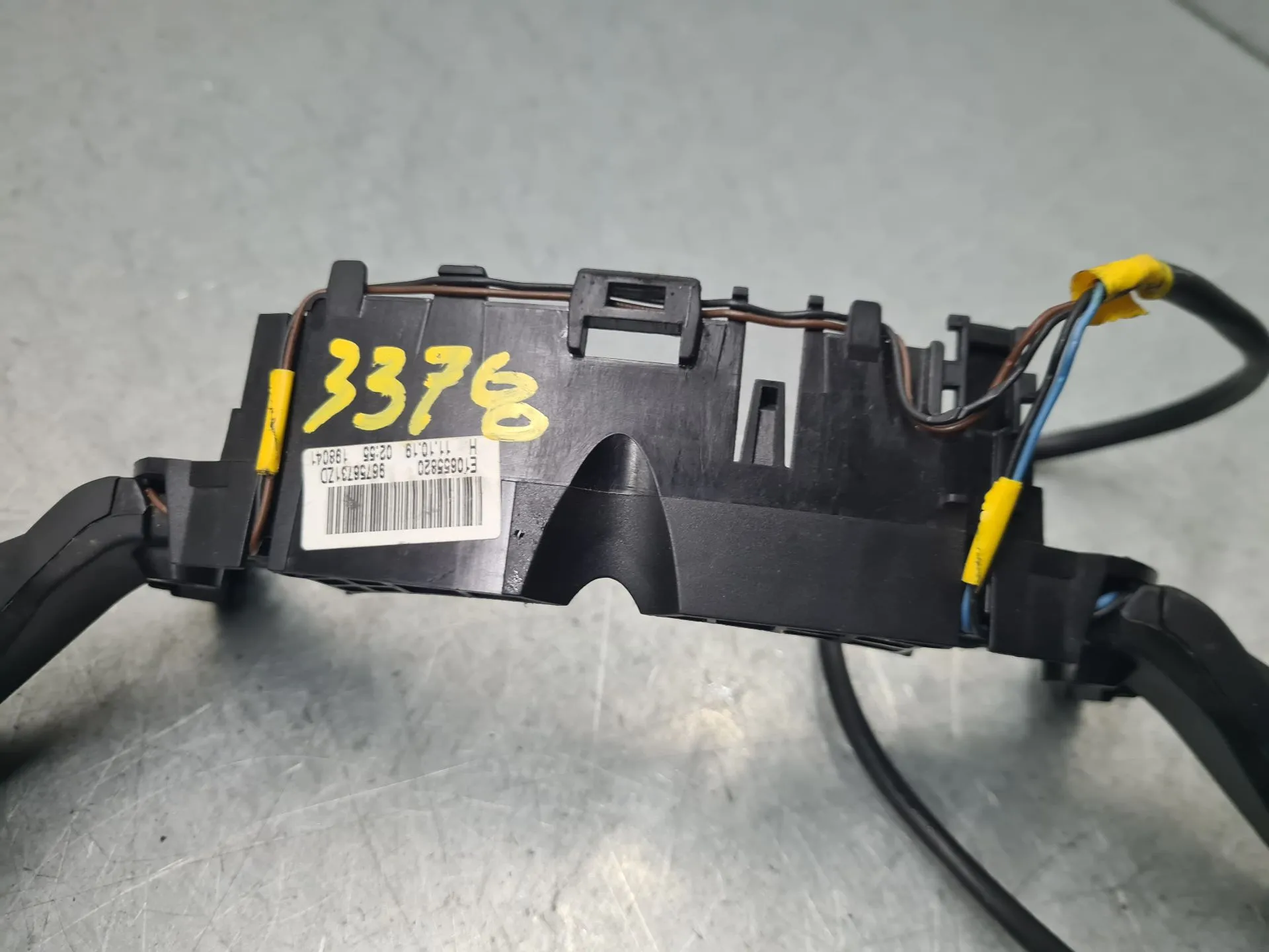 Commandes au volant PEUGEOT 308 II Imagem-4