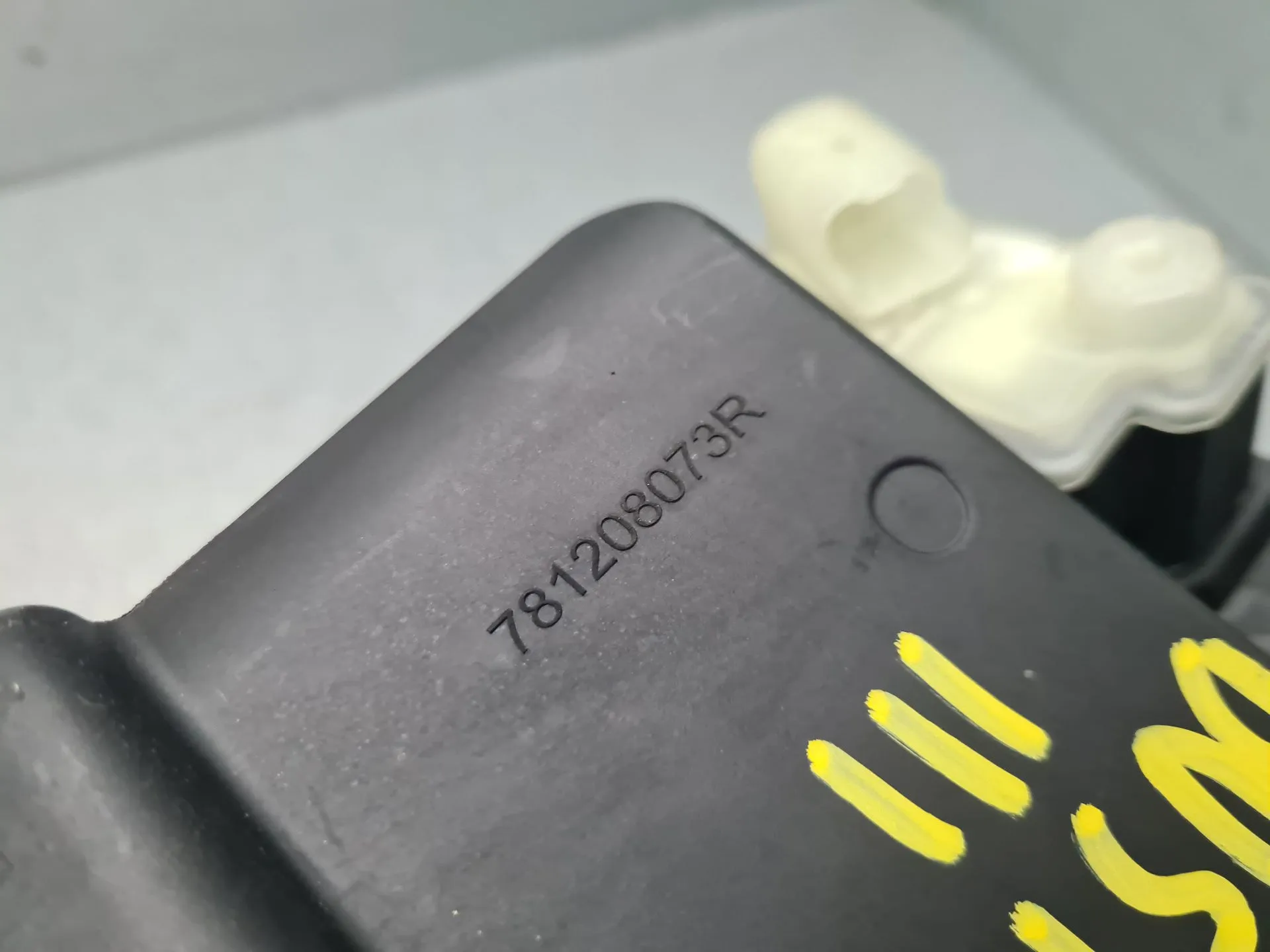 Bouchon/Volet De Trappe De Réservoir à Carburant DACIA Duster III (P1310) Imagem-8