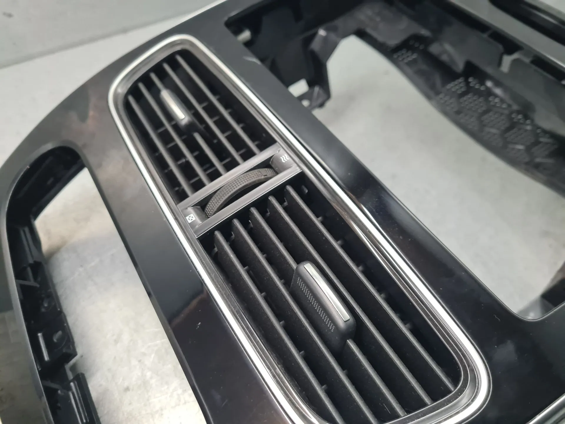 Moldura consola central / radio / aro RENAULT Clio IV (BH_) Imagem-6