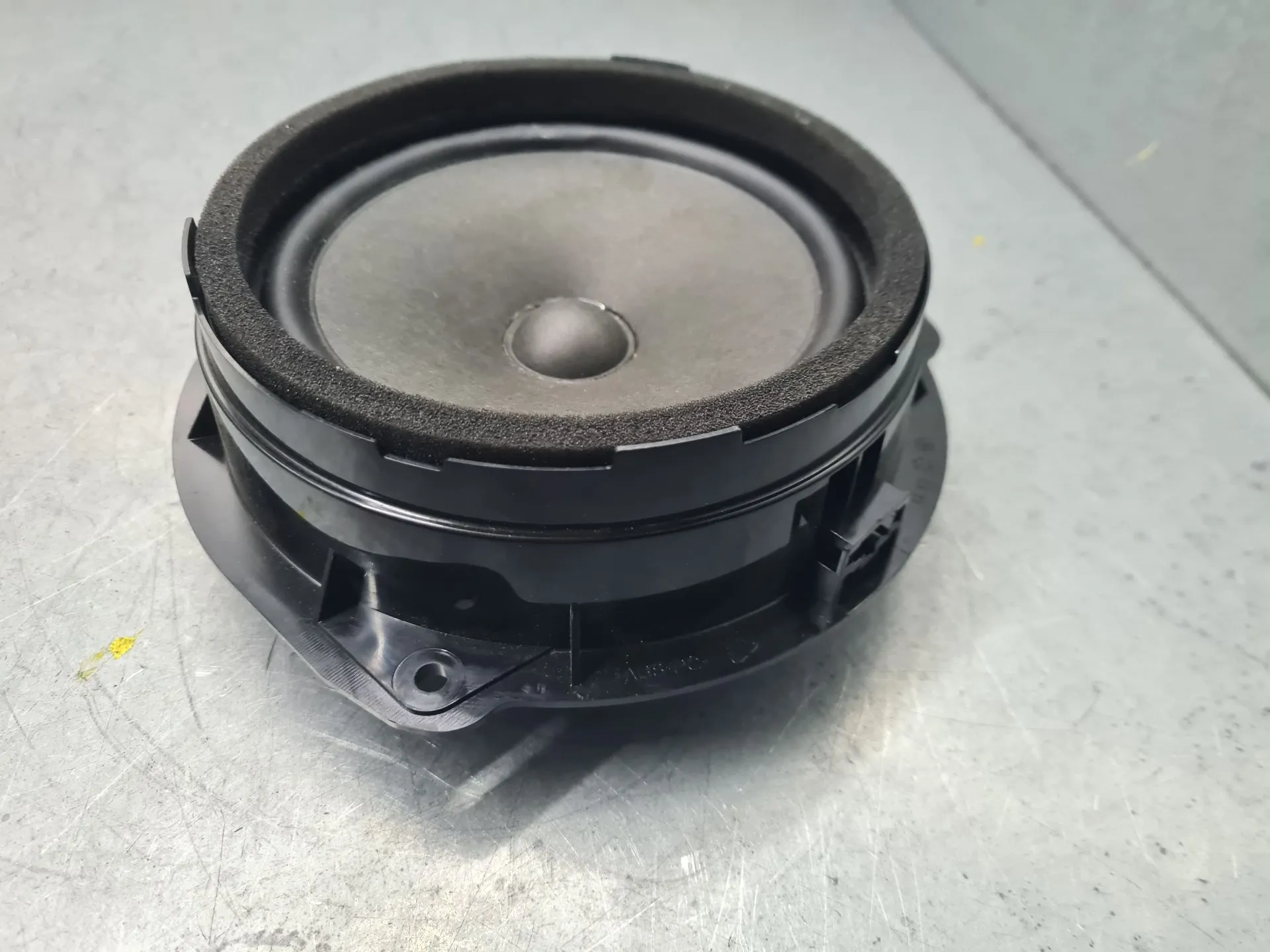 Sound system column / Speakers AUDI A3 Sportback (8VA, 8VF) Imagem-1