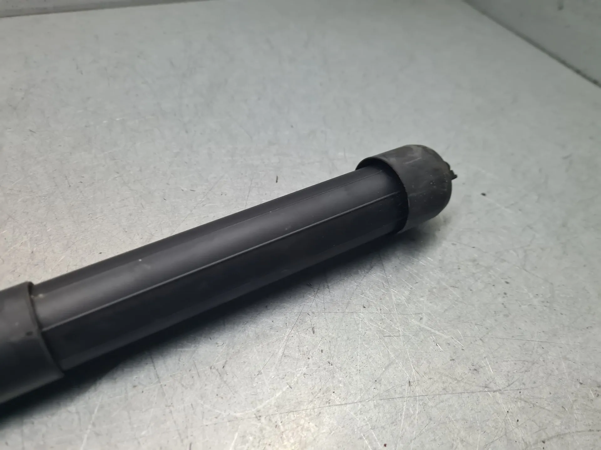 Amortecedor da mala PEUGEOT 3008 II (M_) Imagem-2