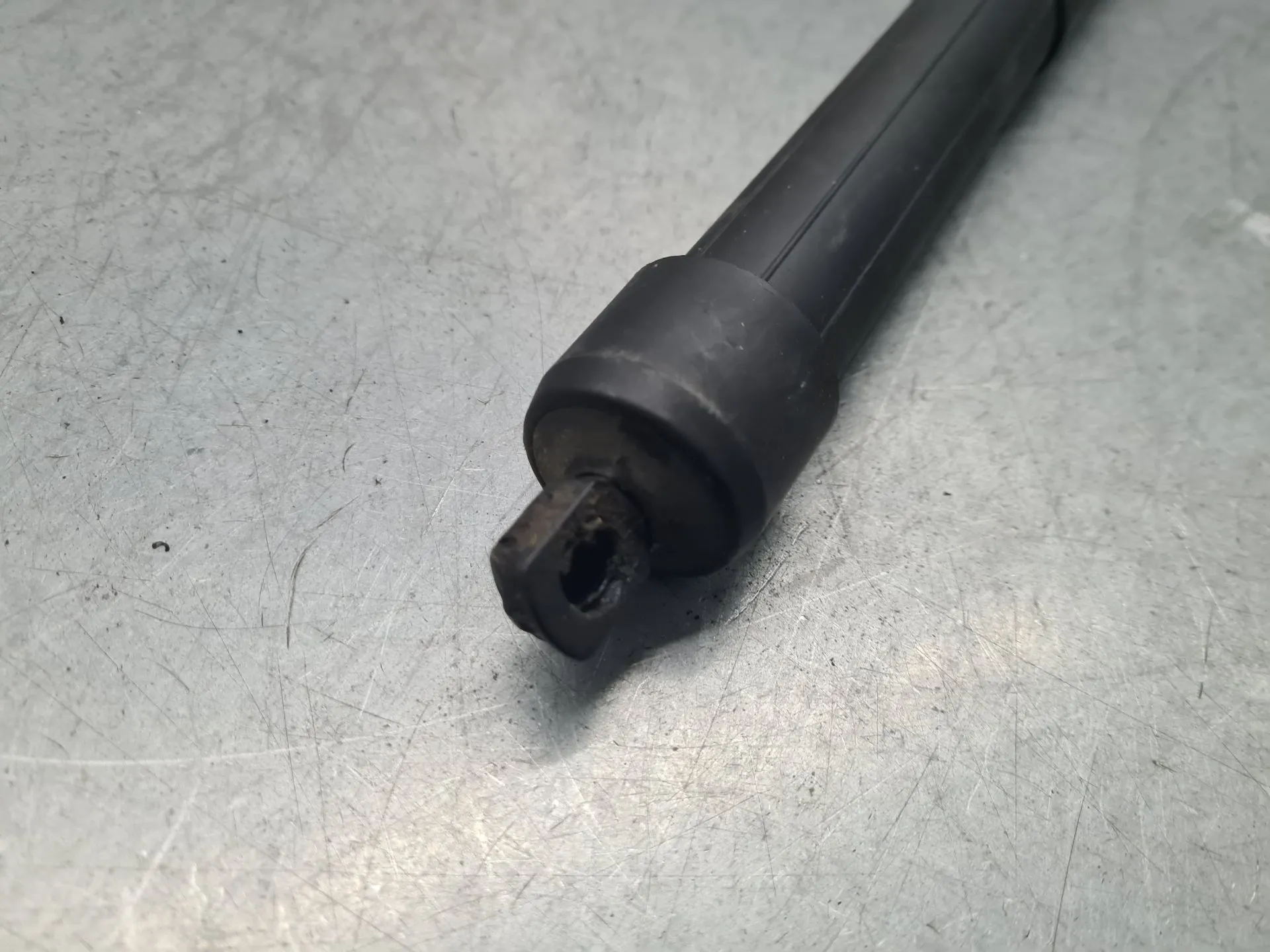 Amortecedor da mala PEUGEOT 3008 II (M_) Imagem-4