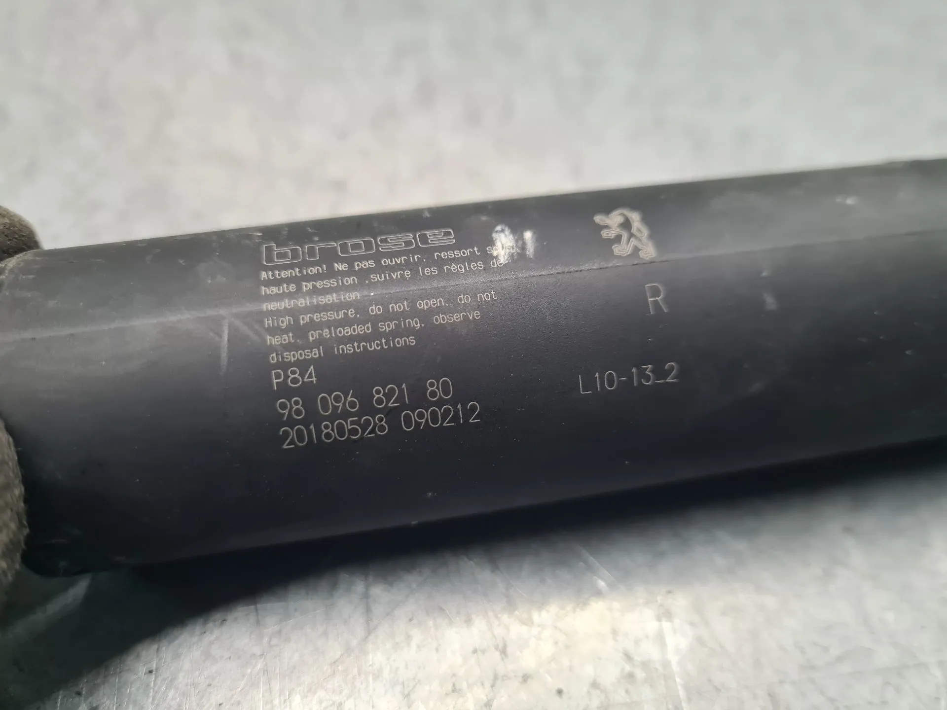 Amortecedor da mala PEUGEOT 3008 II (M_) Imagem-5