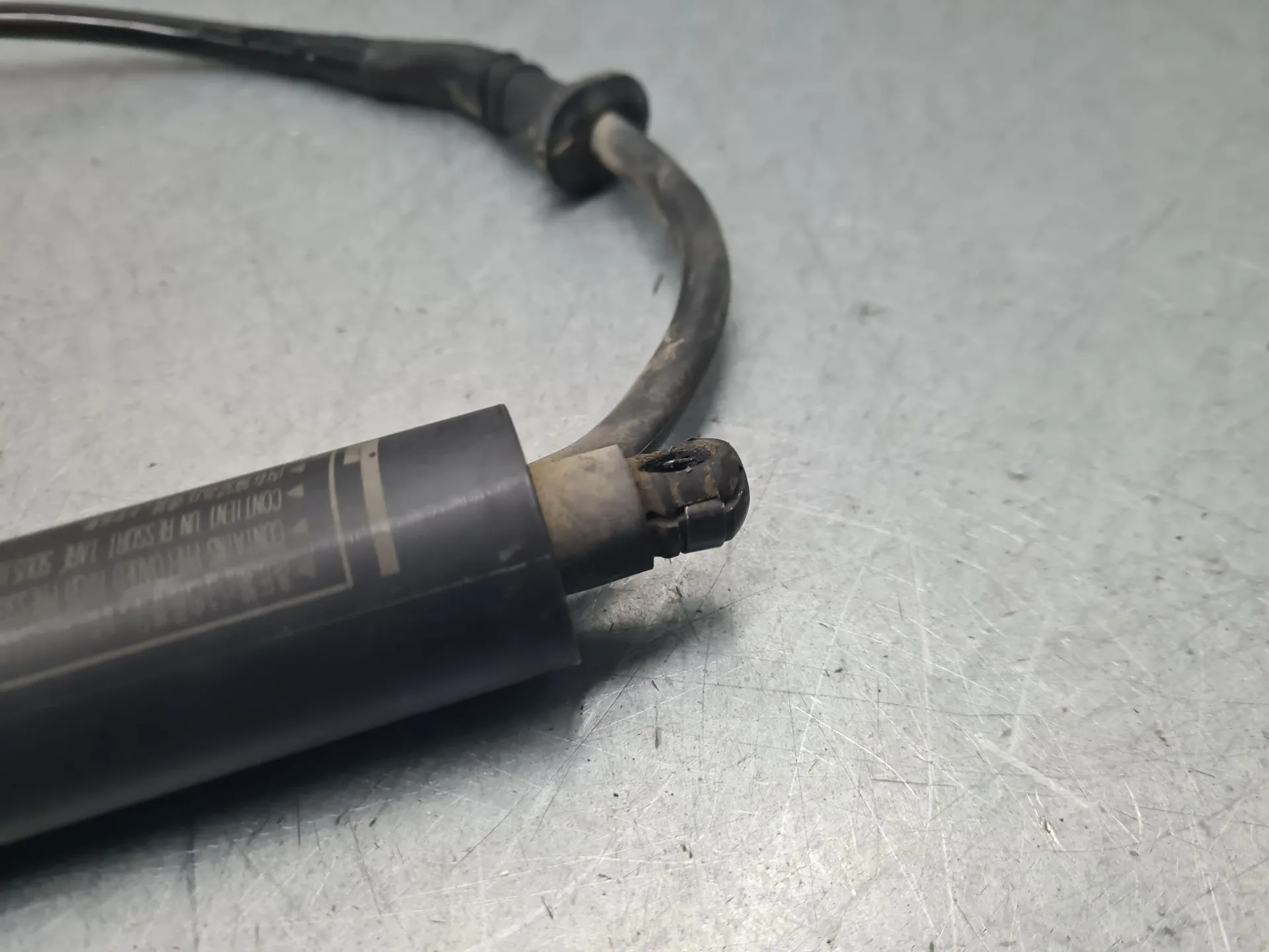 Amortecedor da mala TOYOTA Yaris Cross (MXP_) Imagem-2