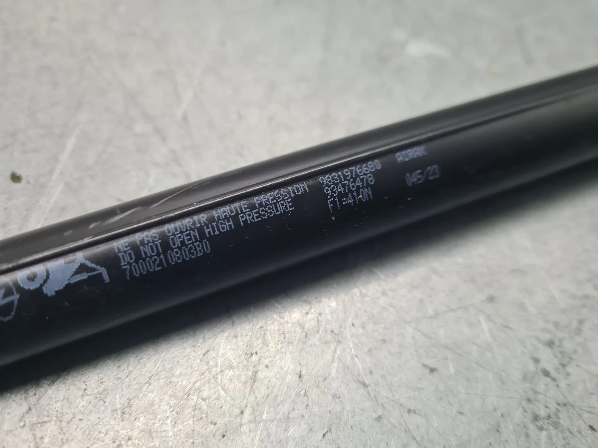 Amortecedor da mala OPEL Corsa F Imagem-1