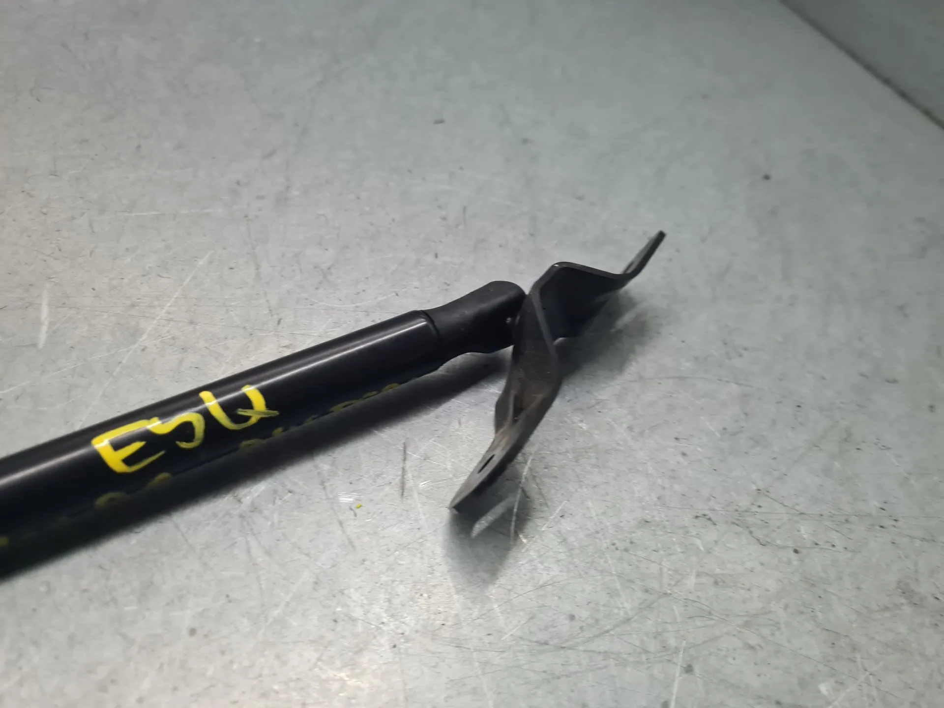 Amortecedor da mala DACIA Duster III (P1310) Imagem-1