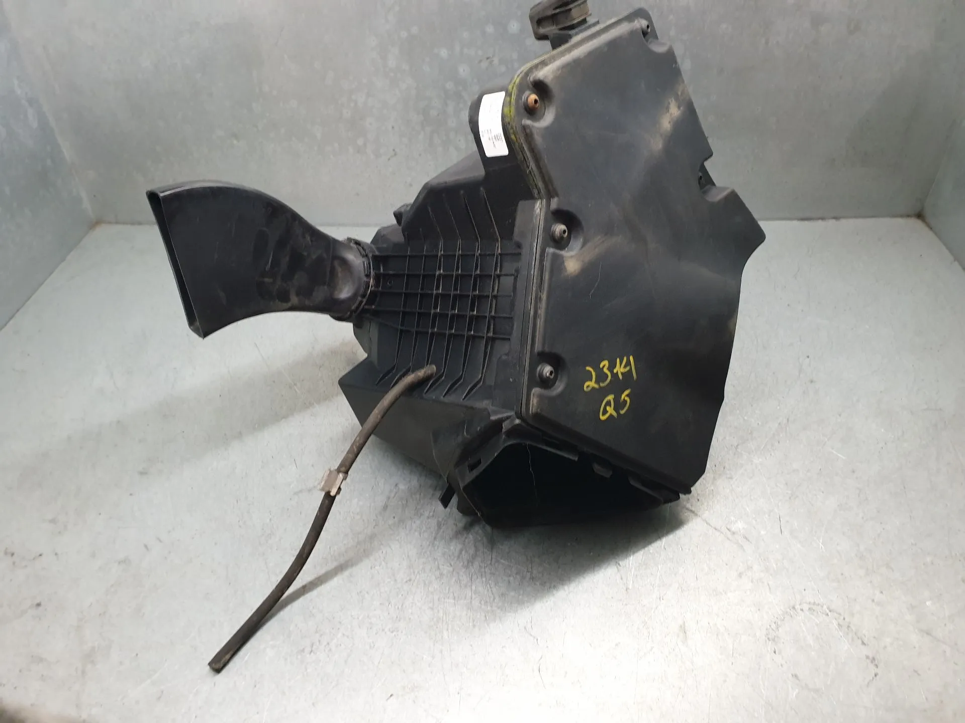 Air filter box AUDI Q5 (8R)