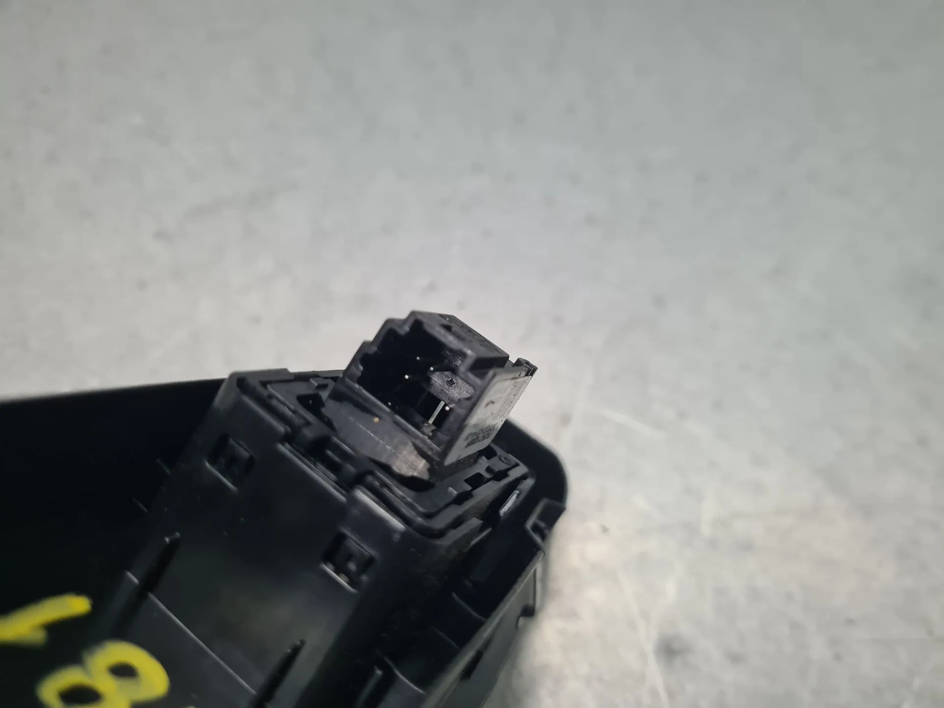 Mando / interruptor elevalunas delantero derecho DACIA Duster III (P1310) Imagem-5