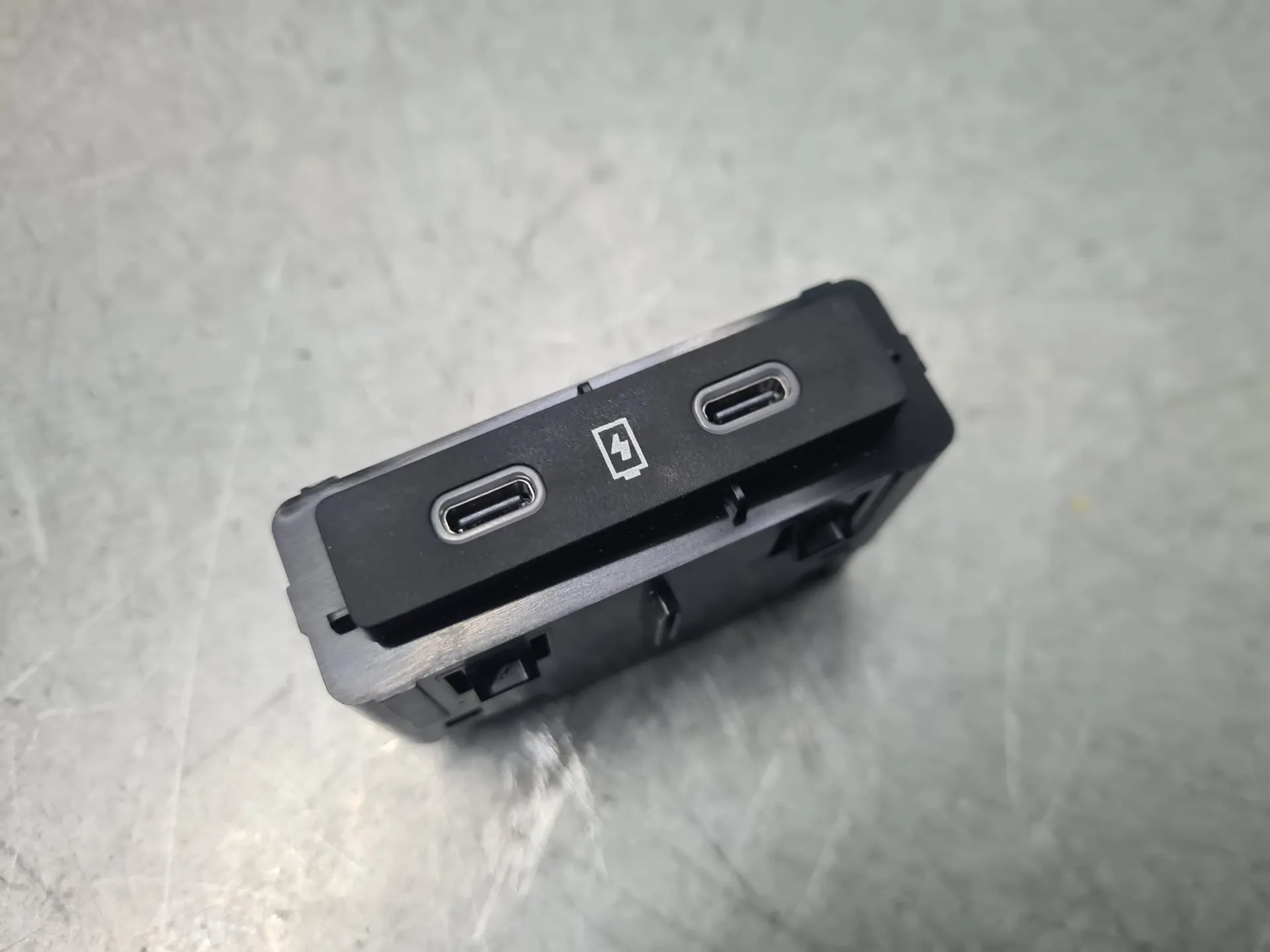 Módulo USB / AUX / IPOD DACIA Duster III (P1310)