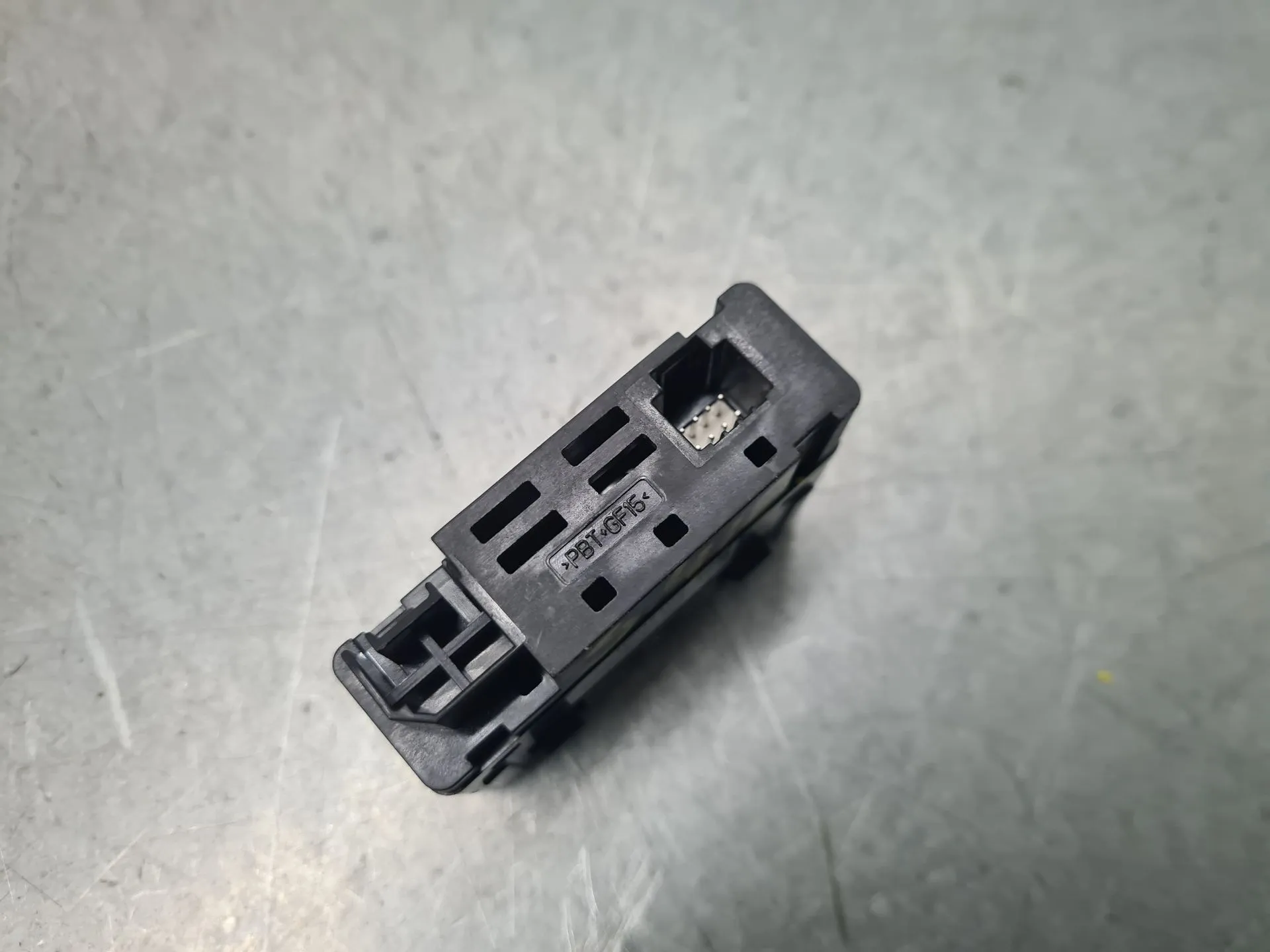 Módulo USB / AUX / IPOD DACIA Duster III (P1310) Imagem-2