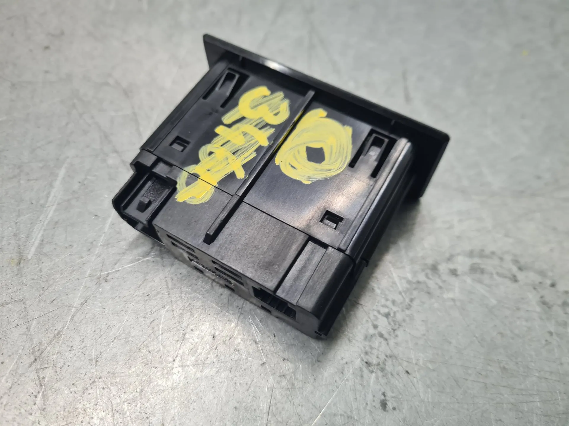 Módulo USB / AUX / IPOD RENAULT Captur II Imagem-1