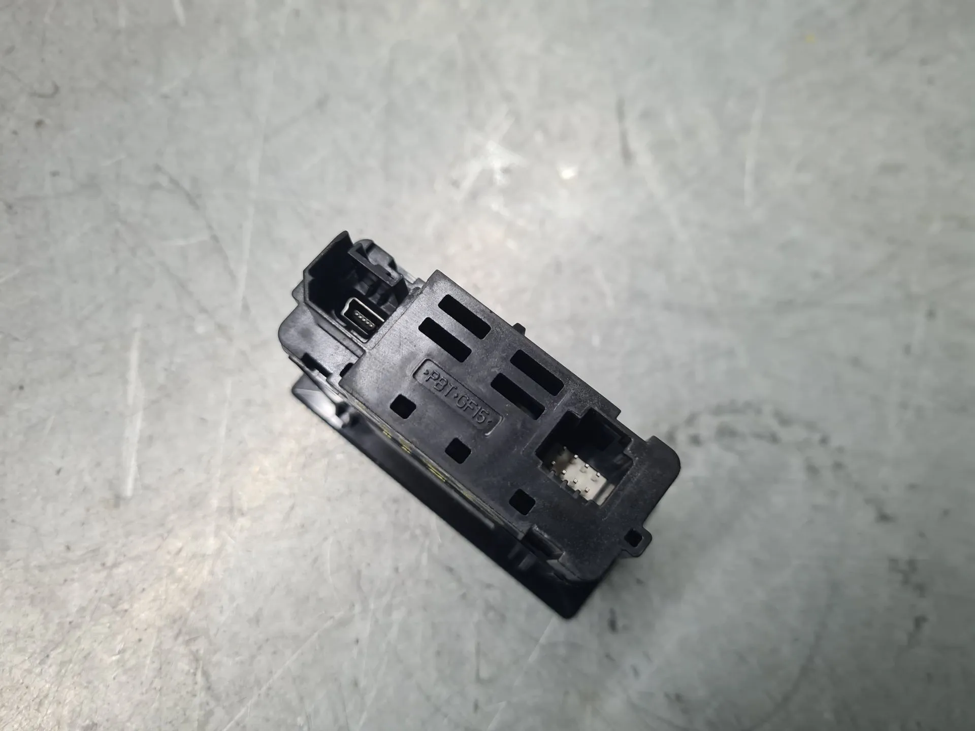 Módulo USB / AUX / IPOD RENAULT Captur II Imagem-2