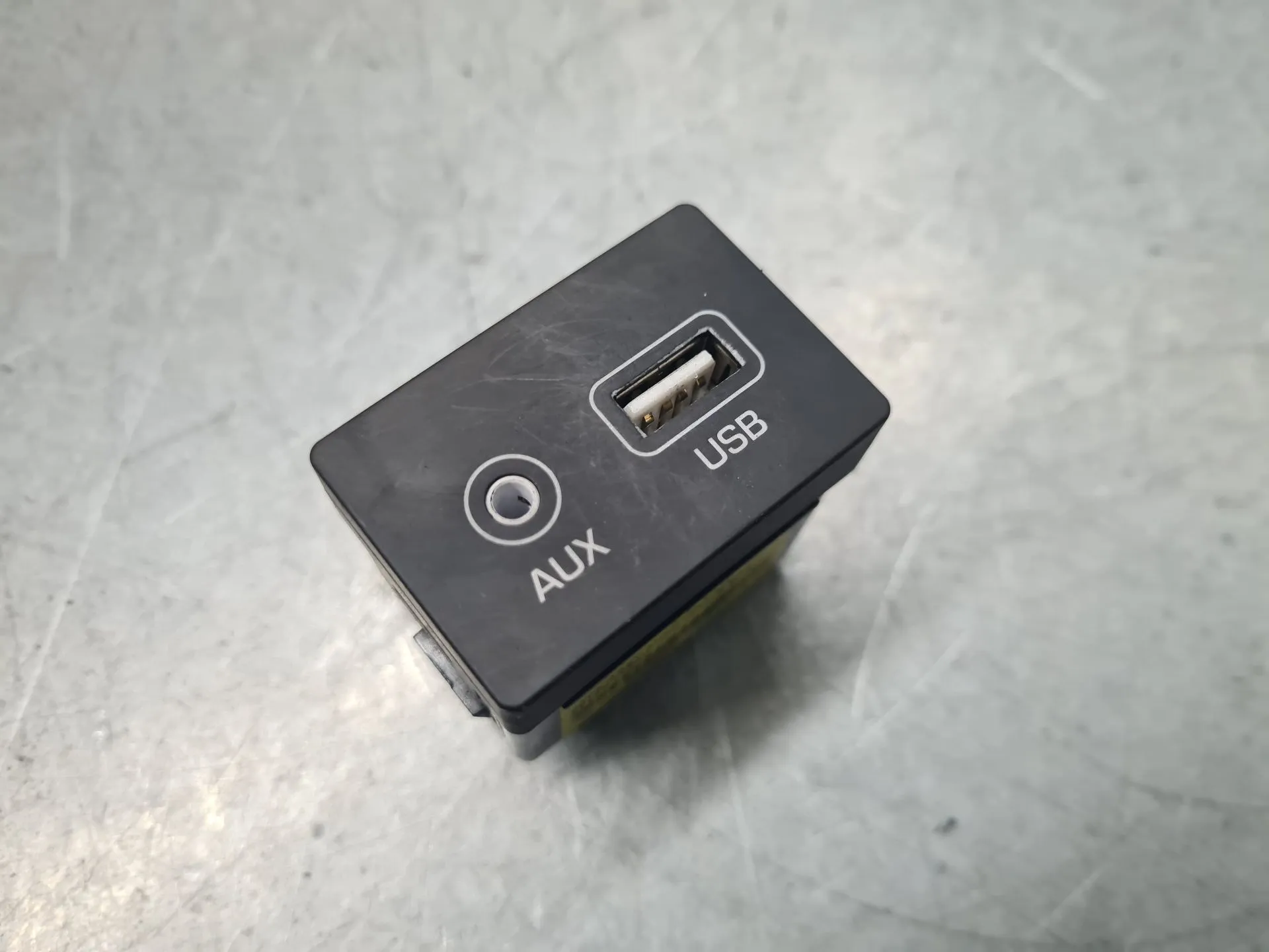 Módulo USB / AUX / IPOD HYUNDAI Kauai (OS)