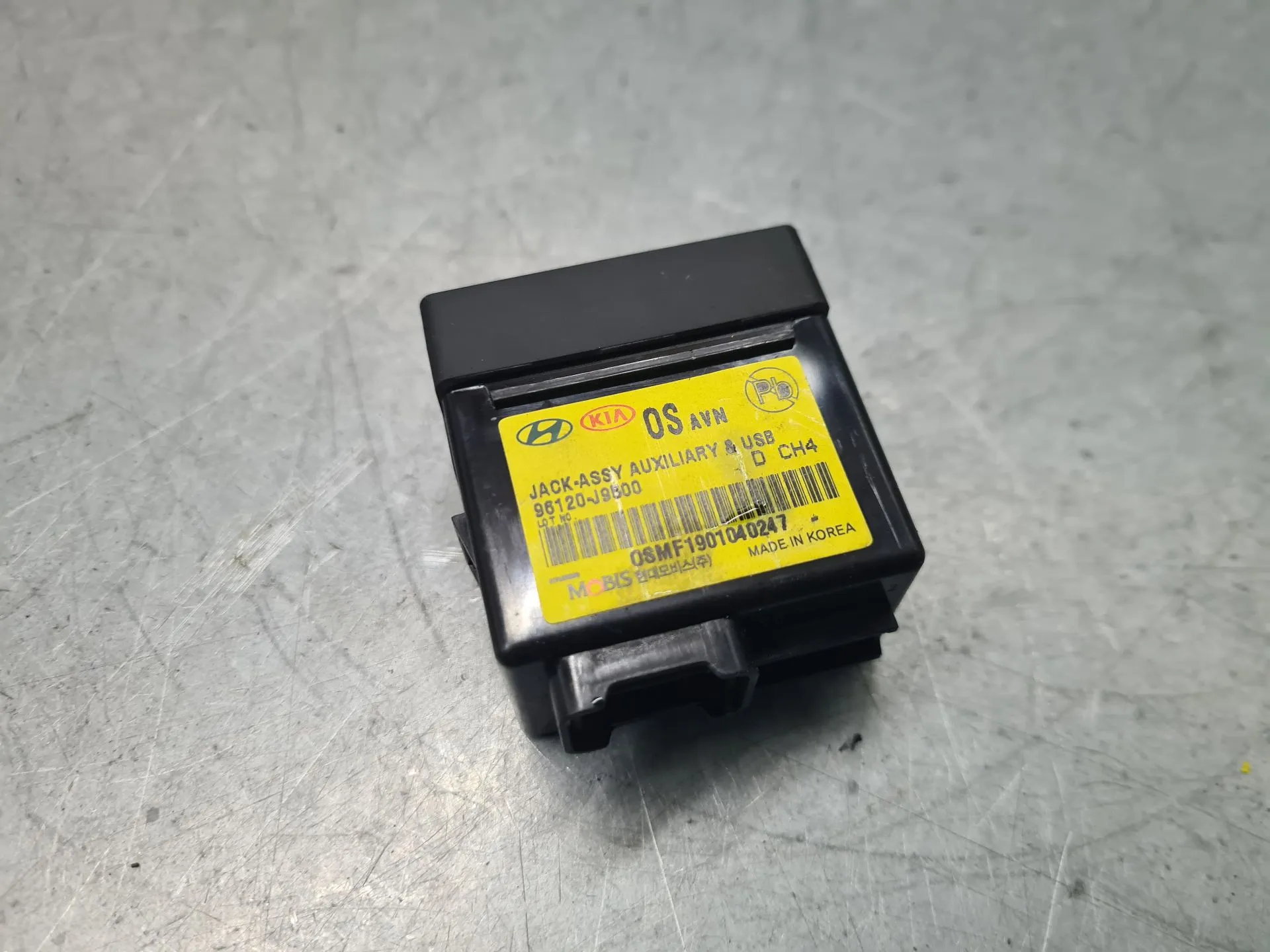 Módulo USB / AUX / IPOD HYUNDAI Kauai (OS) Imagem-1