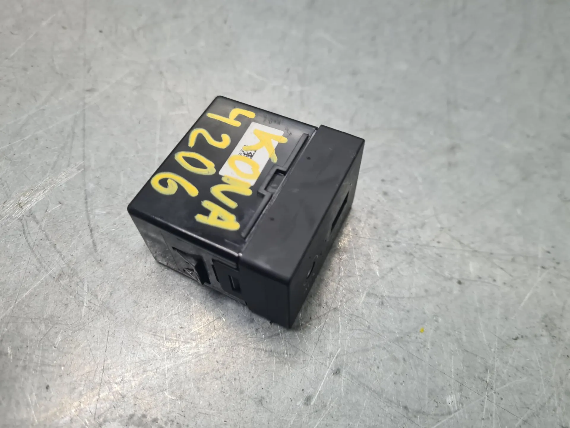 Módulo USB / AUX / IPOD HYUNDAI Kauai (OS) Imagem-4