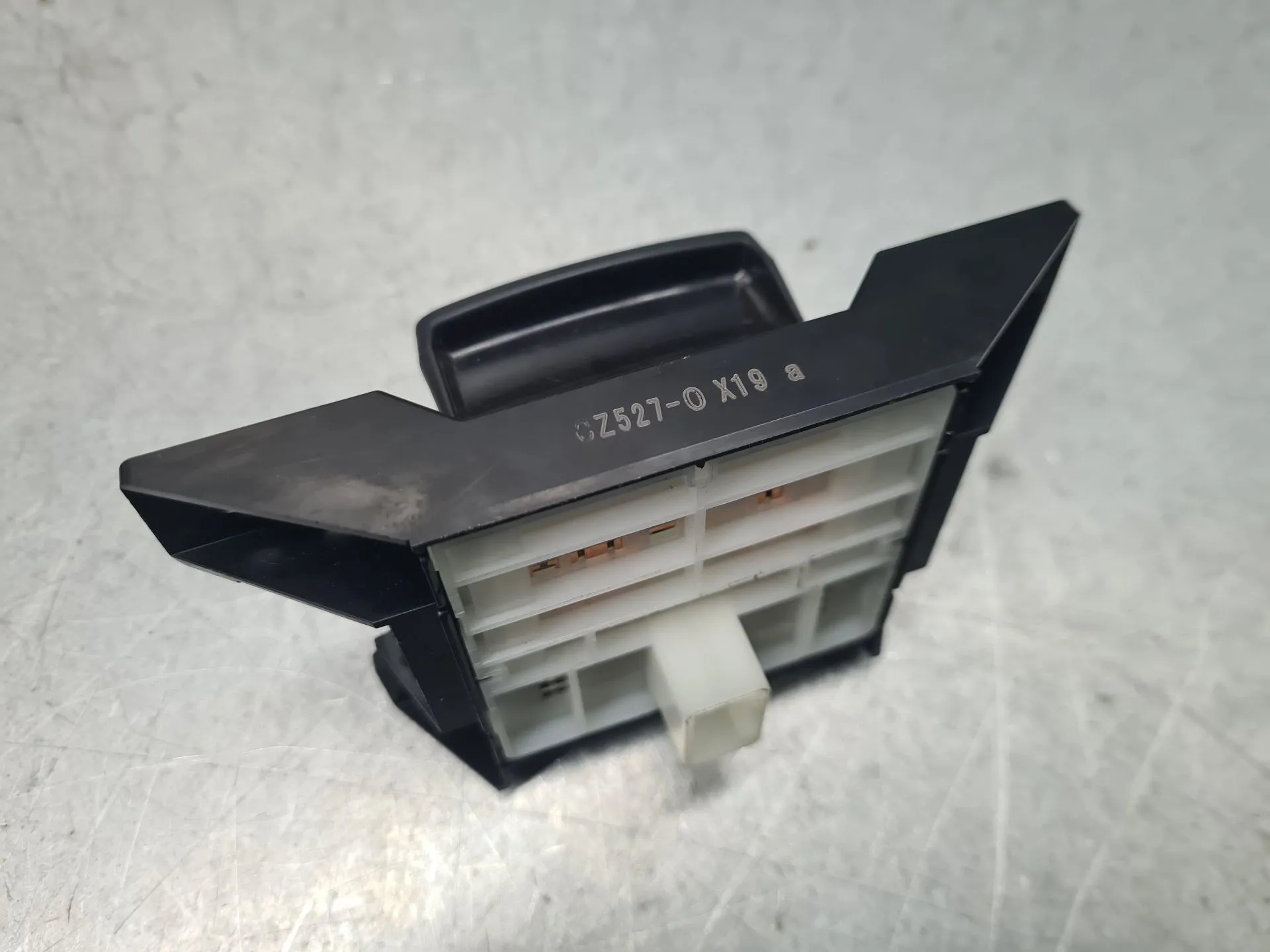 Botão / interruptor travão de parque TOYOTA C-HR (_X1_) Imagem-3