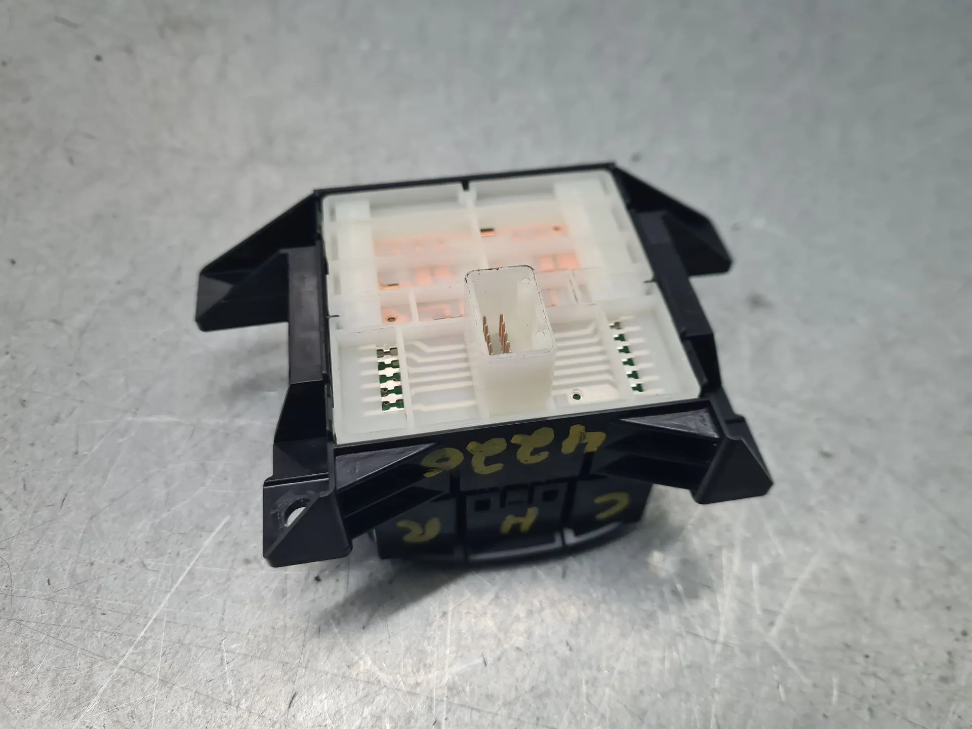 Botão / interruptor travão de parque TOYOTA C-HR (_X1_) Imagem-4