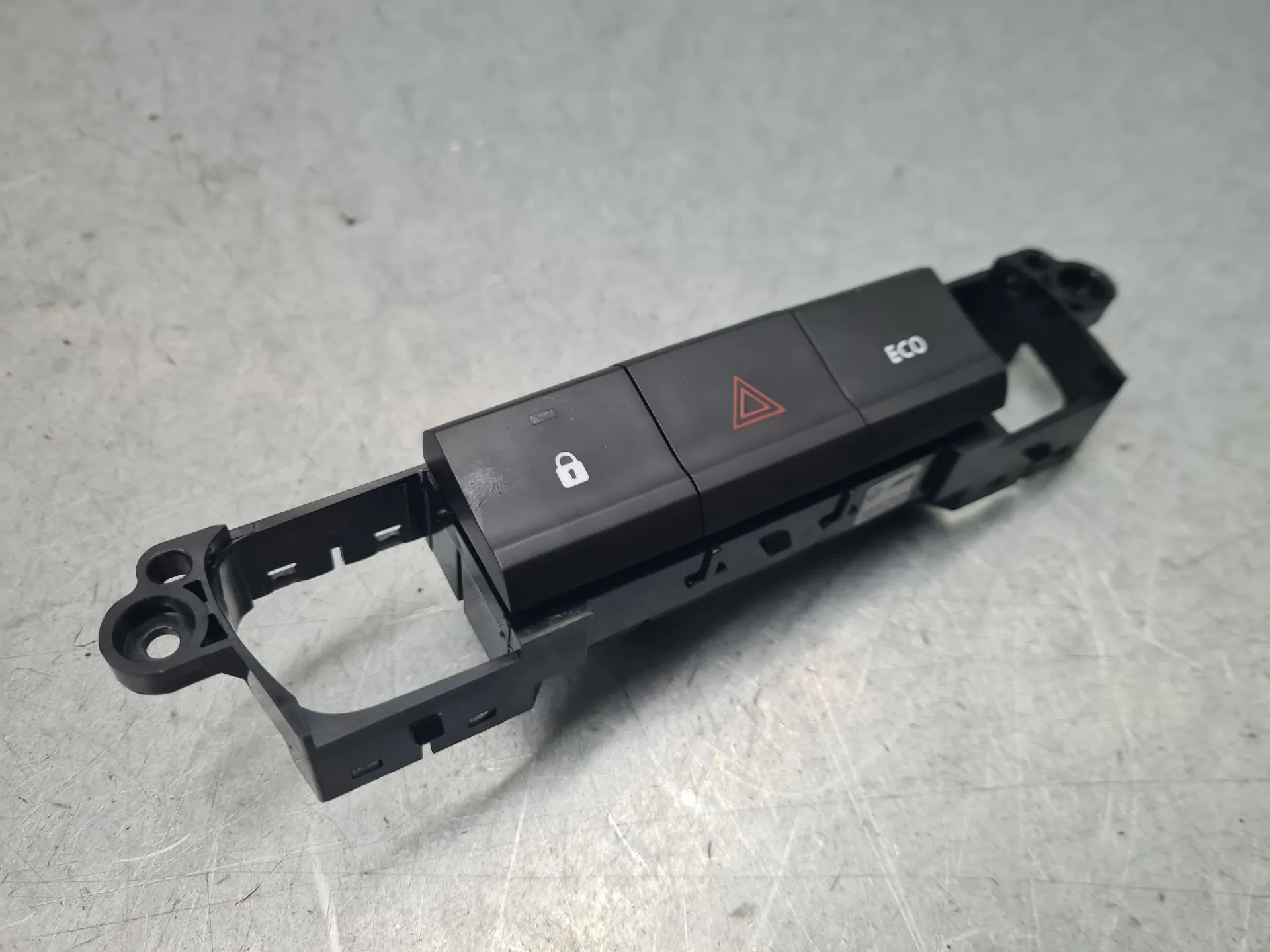 Botão / interruptor 4 piscas DACIA Spring