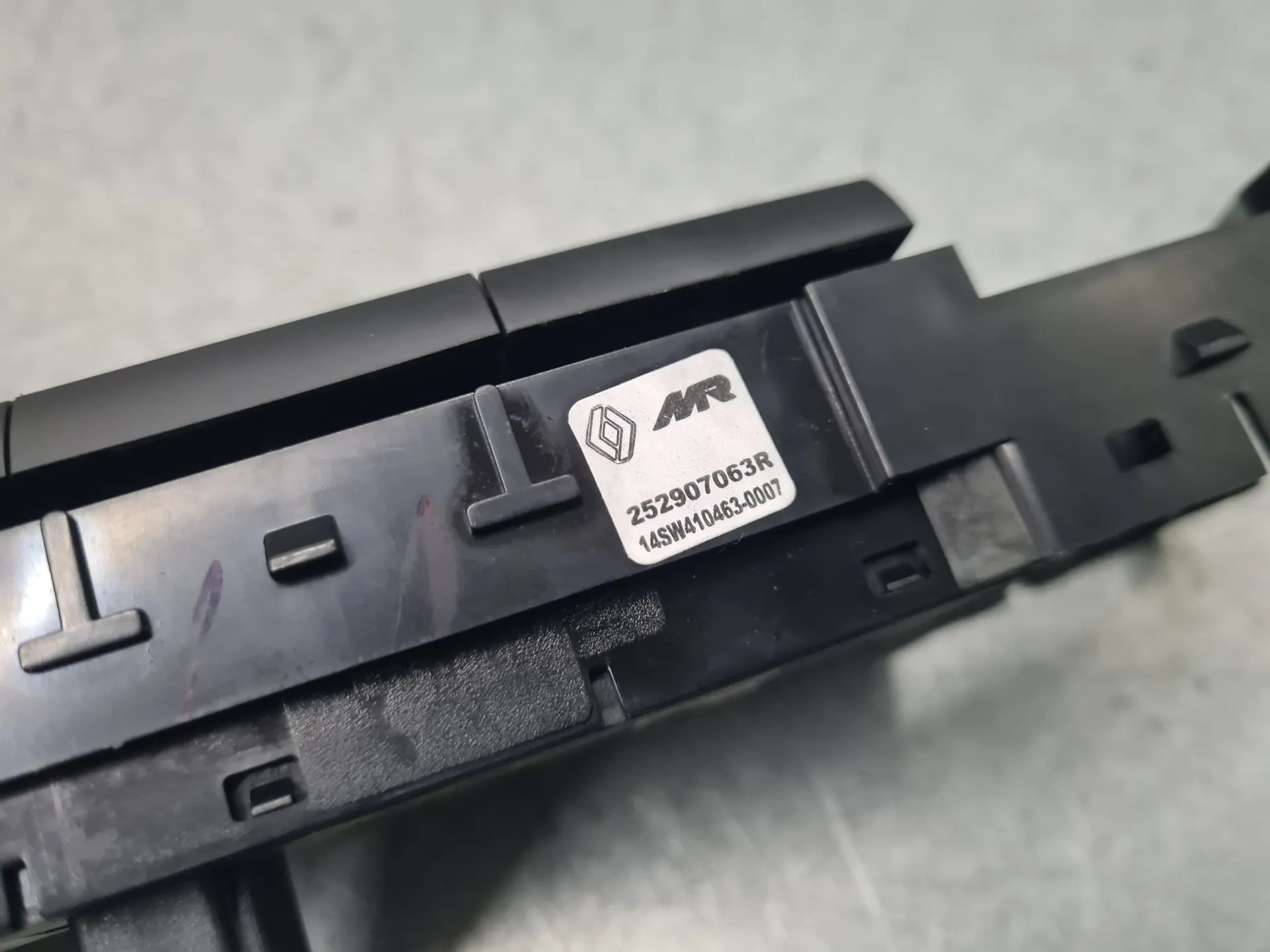 Botão / interruptor 4 piscas DACIA Spring Imagem-4