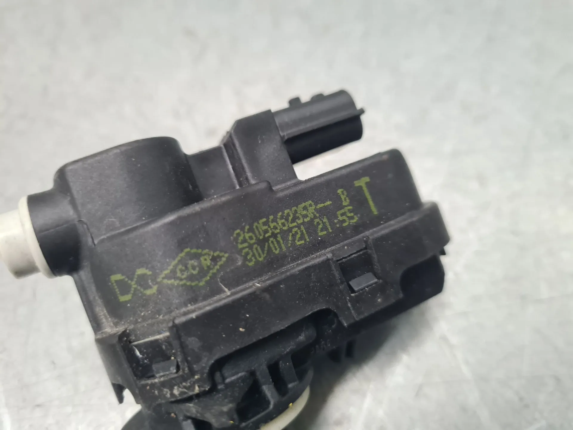 Moteur de réglage du niveau des phares RENAULT Megane IV (B9A/M_) Imagem-1