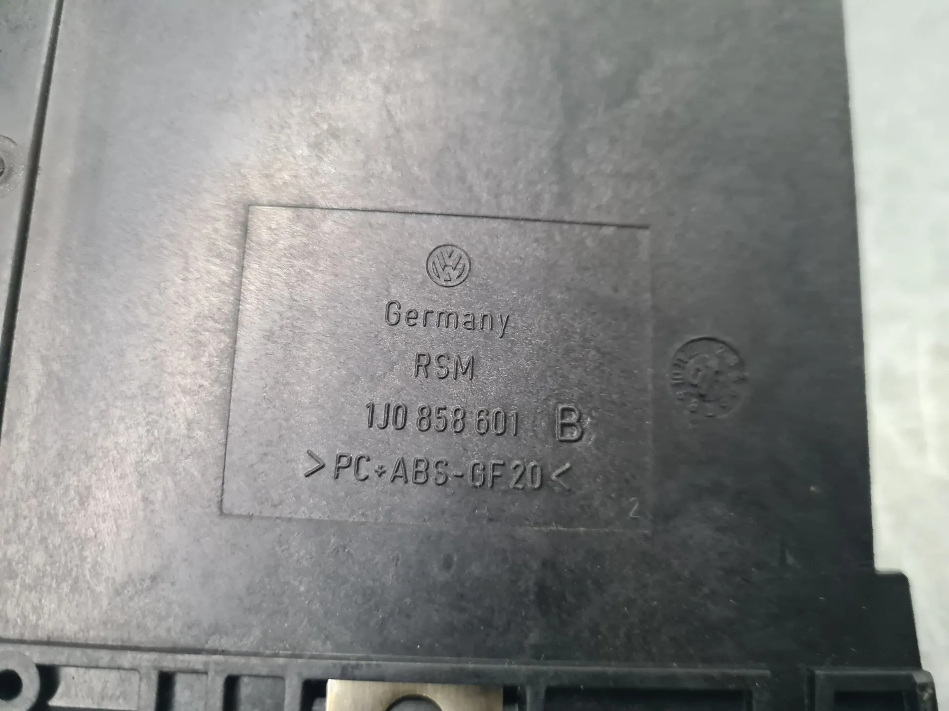 Suporte de copos VOLKSWAGEN Golf IV (1J1) Imagem-2