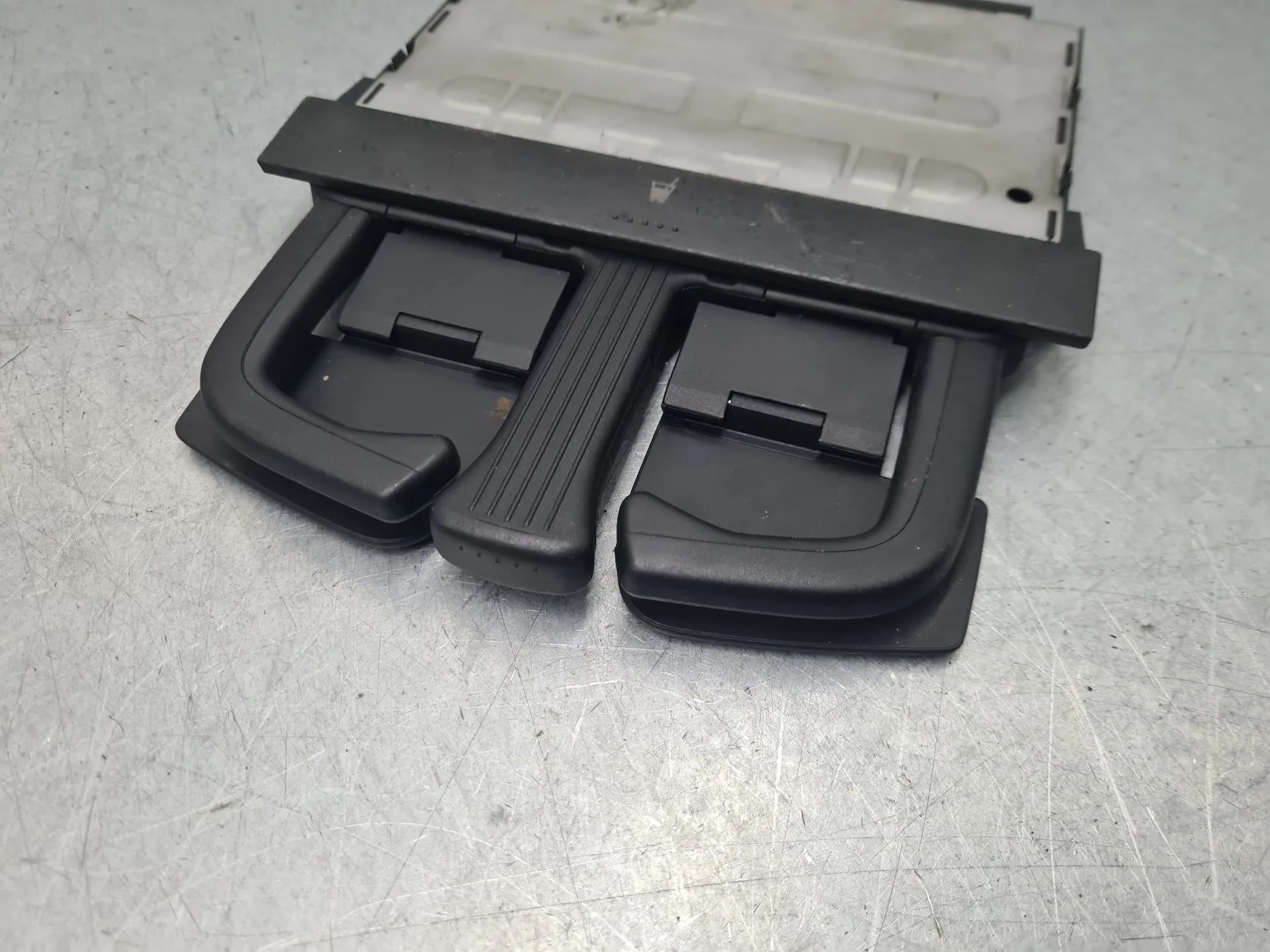 Suporte de copos VOLKSWAGEN Golf IV (1J1) Imagem-4