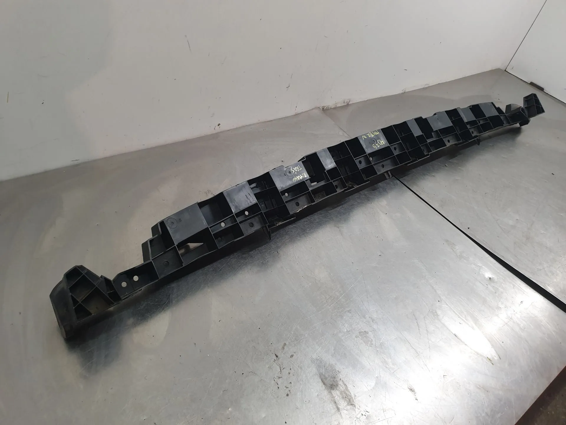 Guide pare-chocs arrière central RENAULT Master IV (F8__) Imagem-1