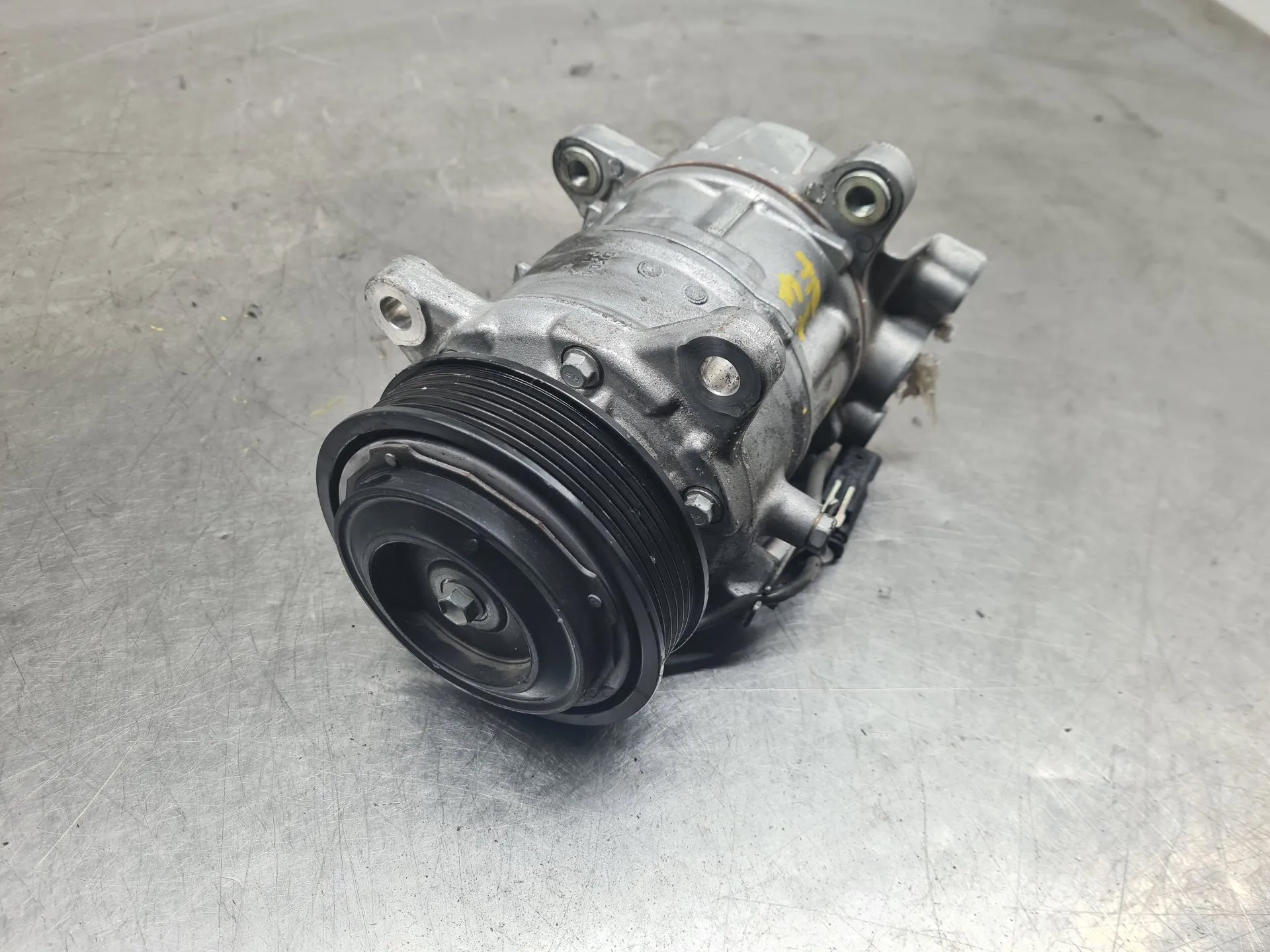 AC compressor BMW 1 (F40) Imagem-1