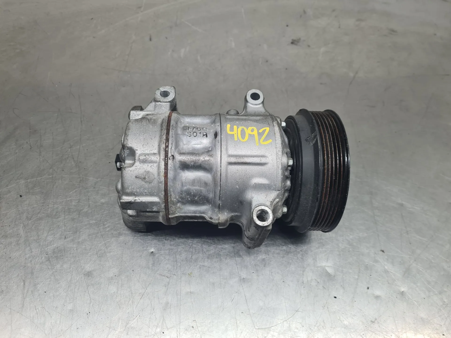 AC compressor RENAULT Megane IV (B9A/M_) Imagem-1