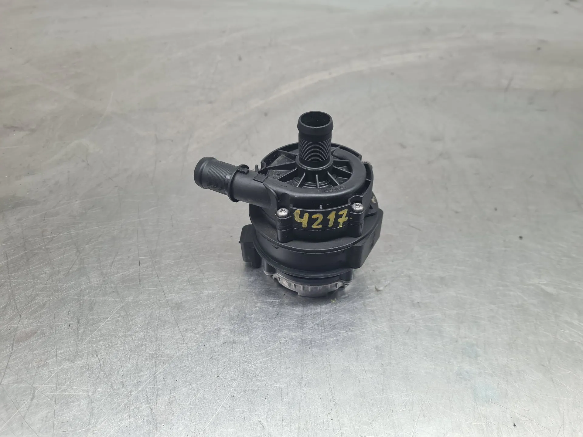 Water pump RENAULT Megane IV (B9A/M_)