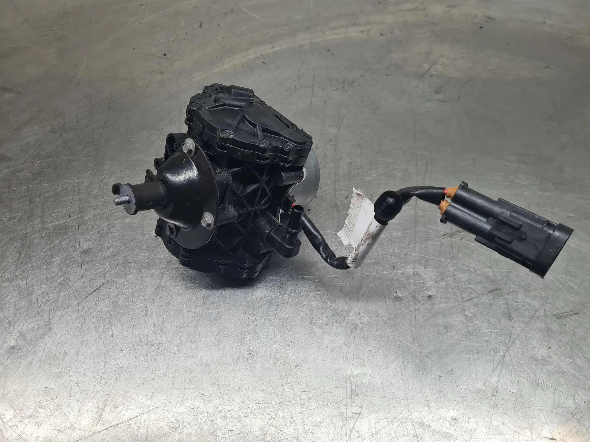 Brake booster / vacuum pump CITROËN C4 III Imagem-3