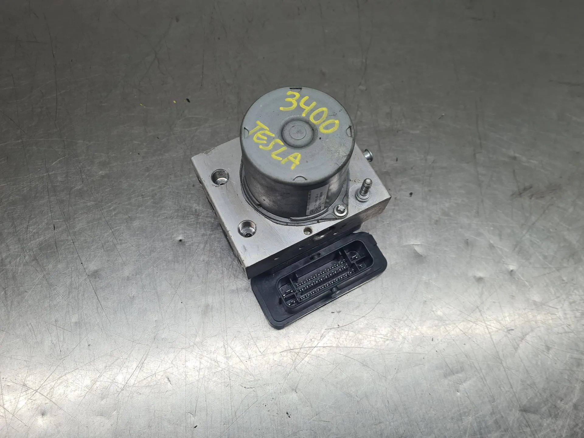 ABS TESLA Model 3 (5YJ3) Imagem-2