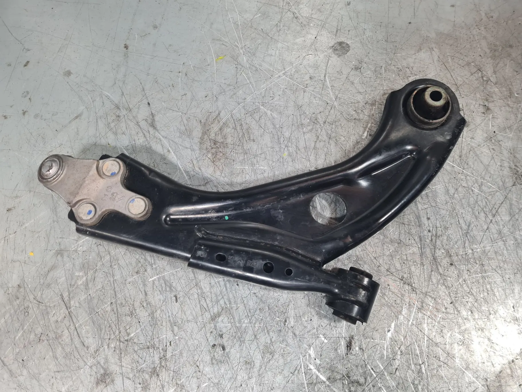 Braccio di sospensione anteriore sinistro PEUGEOT 3008 II (M_)