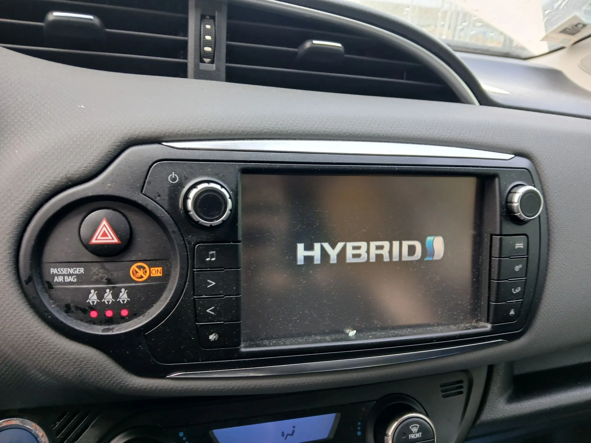 Rádio / auto-rádio TOYOTA Yaris (_P13_) Imagem-1