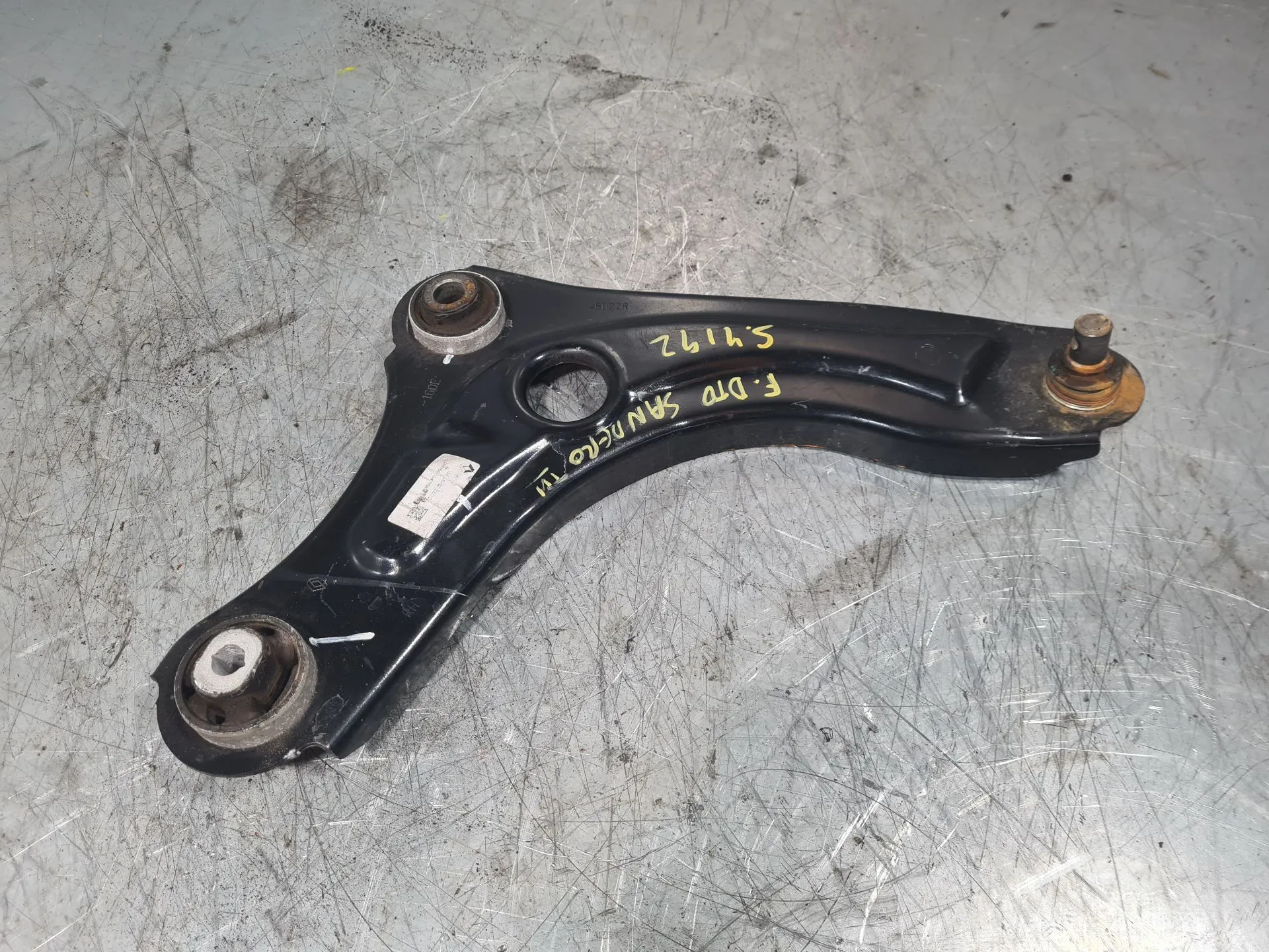 Braccio di sospensione anteriore destra DACIA Sandero III