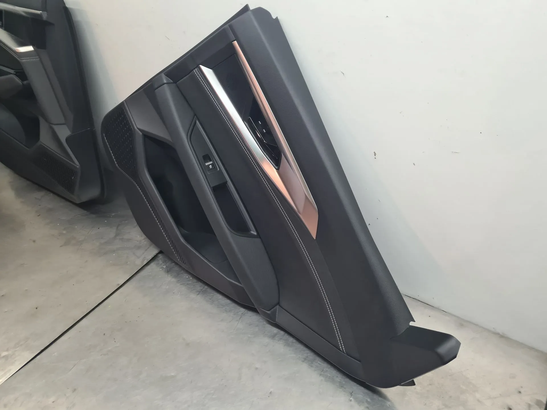 Rivestimento porta posteriore destra RENAULT Austral Imagem-1