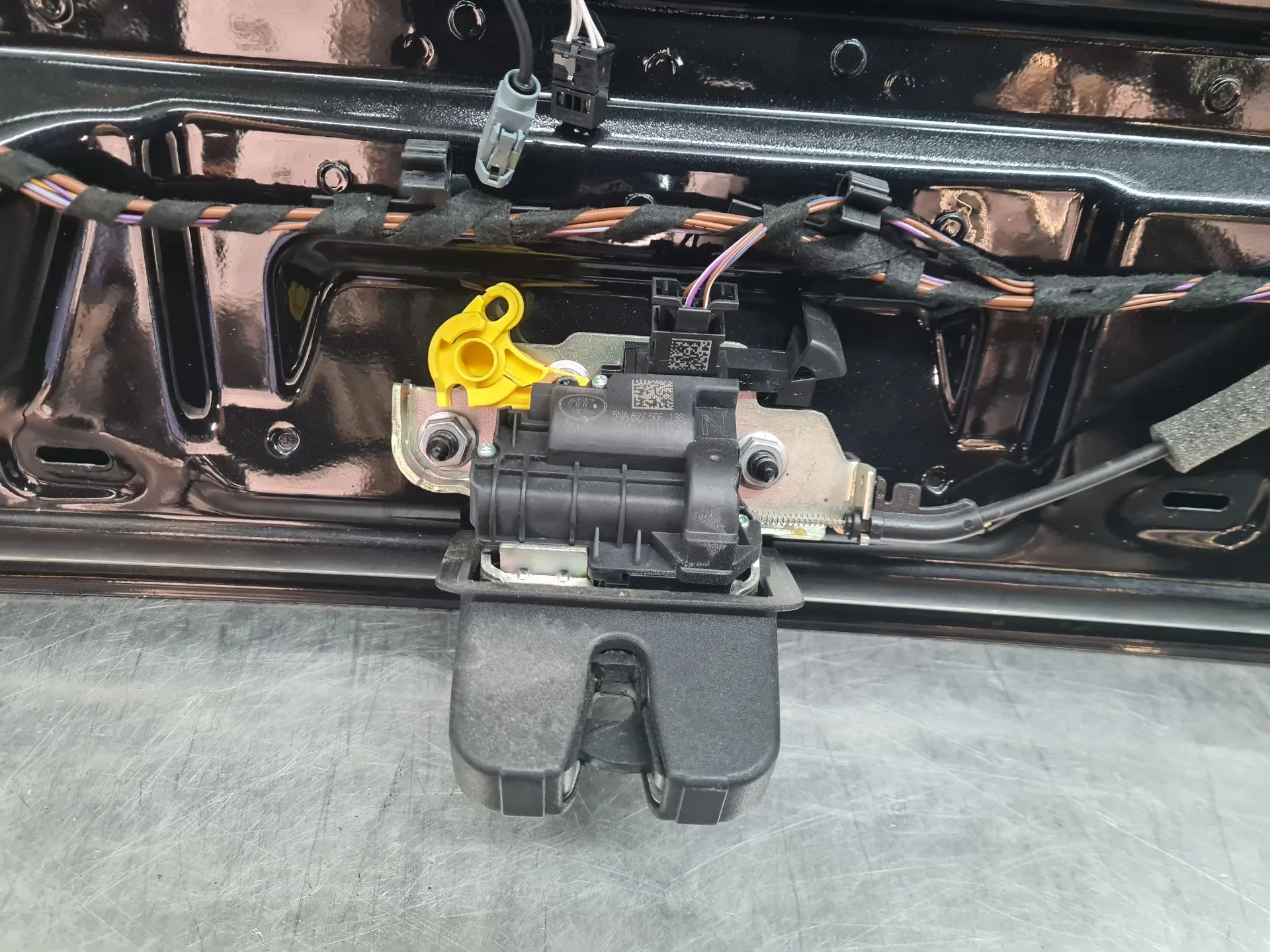 Fechadura / fecho da mala VOLKSWAGEN Tiguan (AD1, AX1)