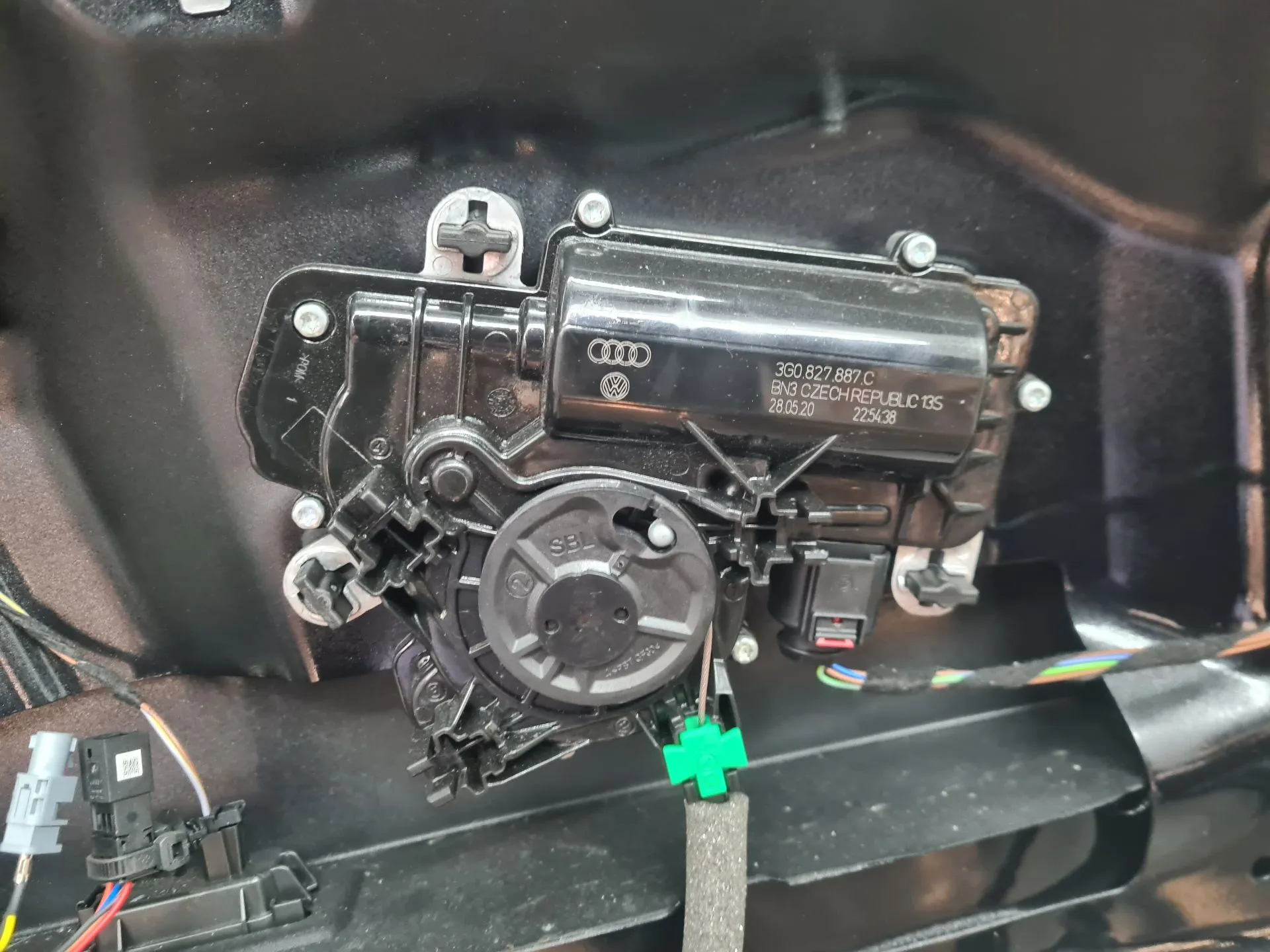 Fechadura / fecho da mala VOLKSWAGEN Tiguan (AD1, AX1) Imagem-1