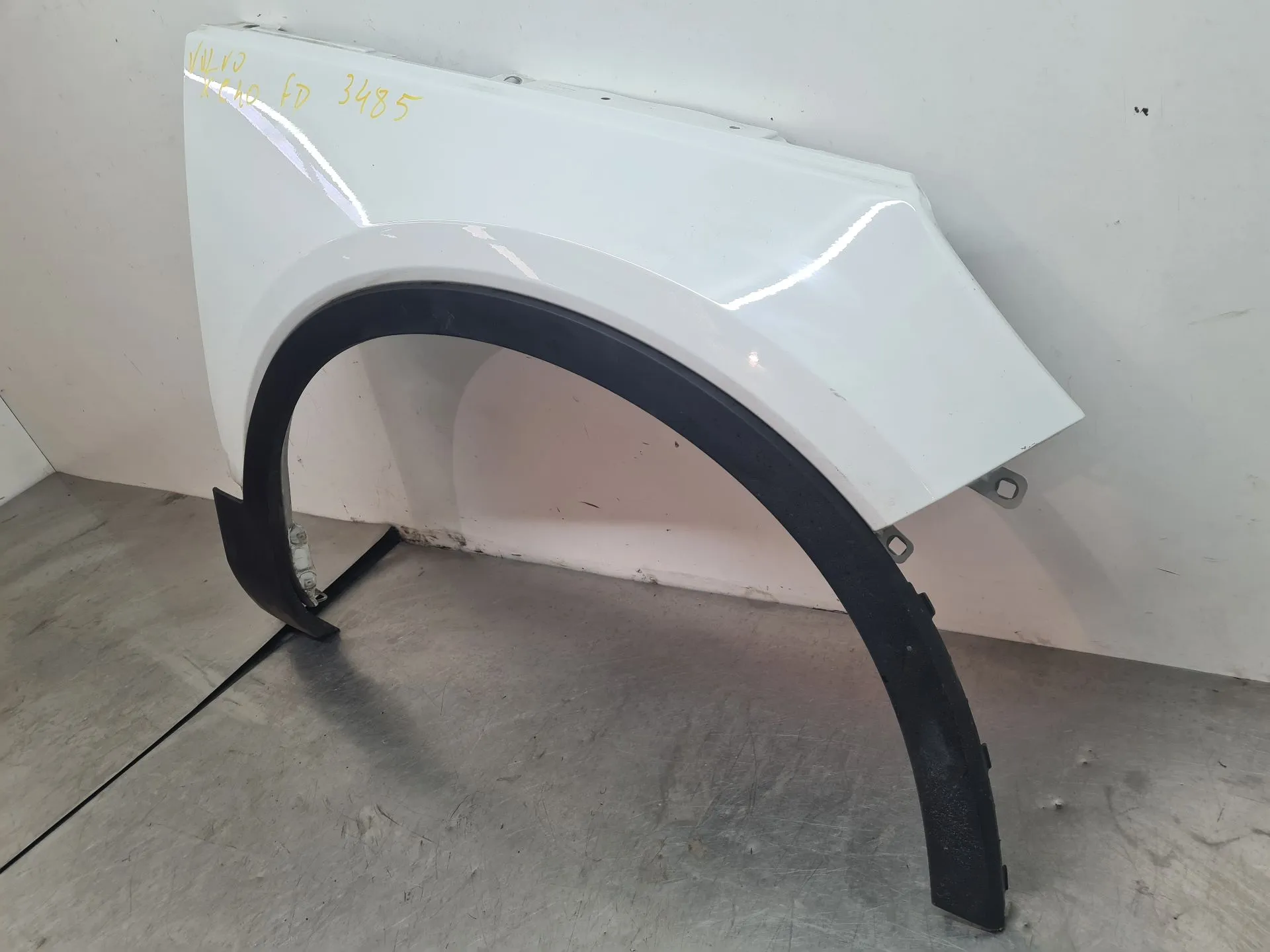 Guarda-lamas direito VOLVO XC40 (536) Imagem-1