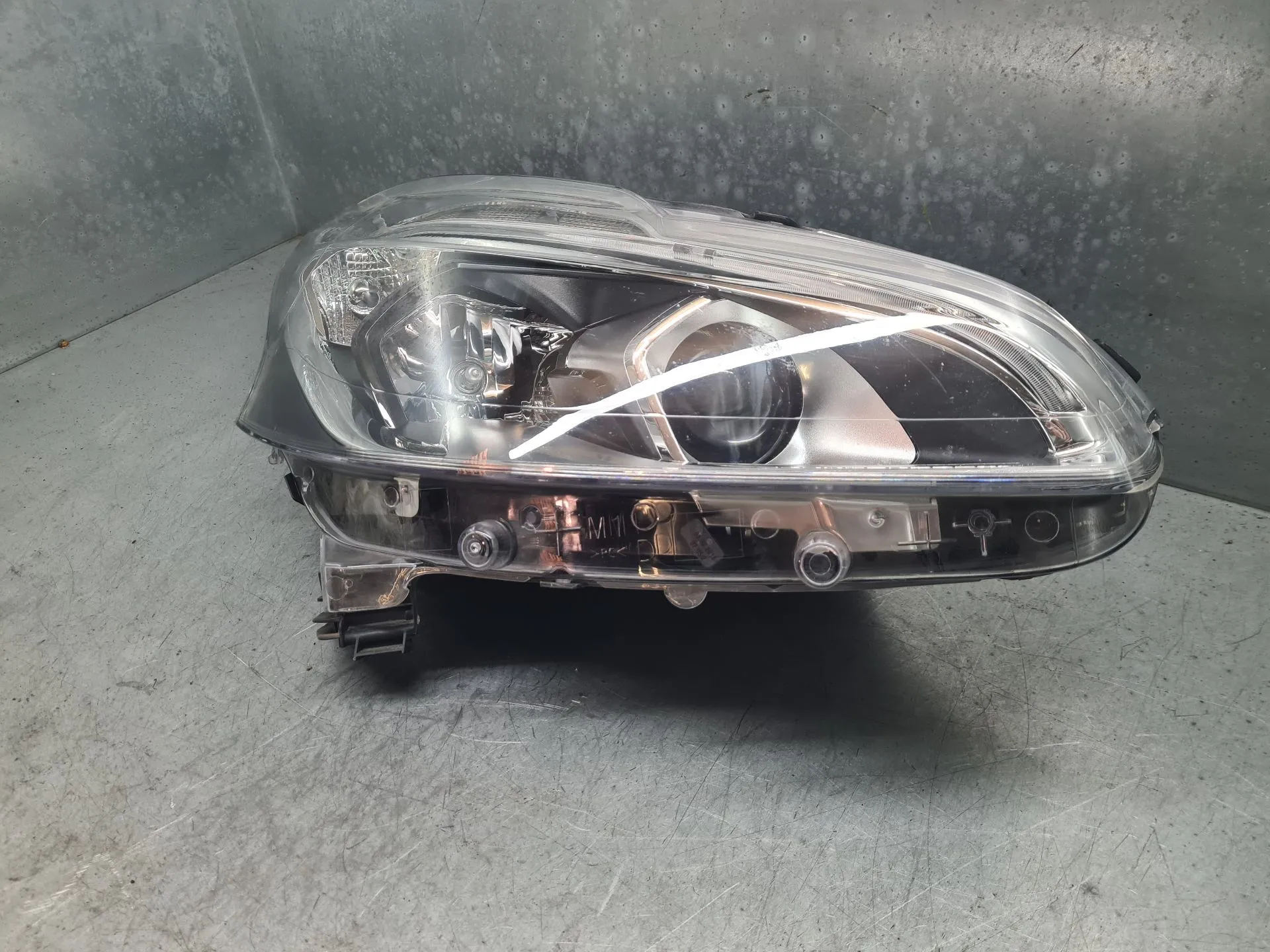 Faro anteriore destro PEUGEOT 208 Imagem-1