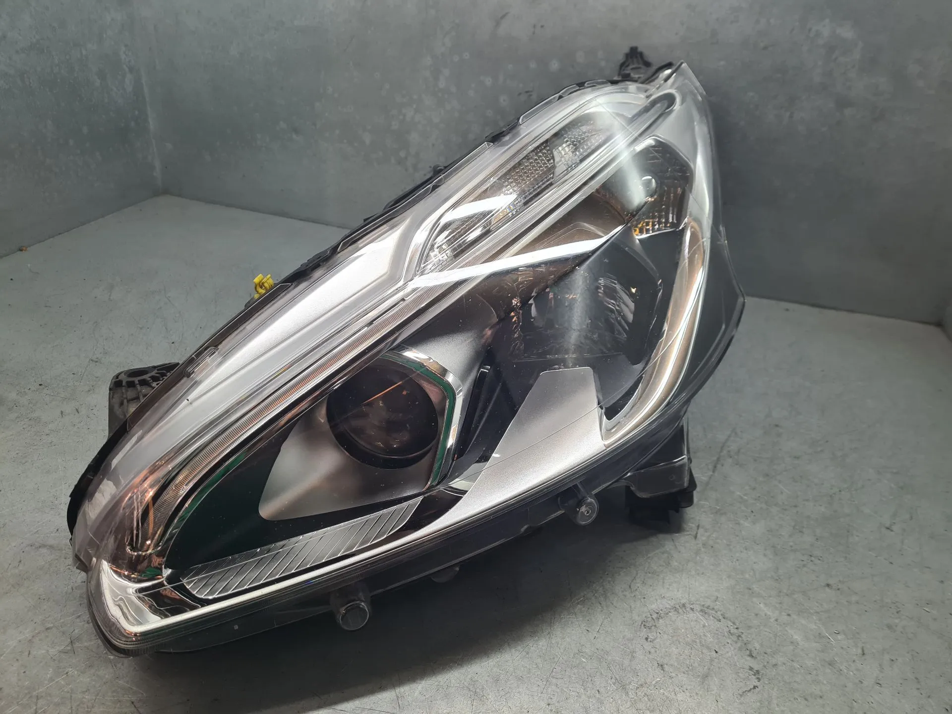 Phare avant gauche PEUGEOT 208 Imagem-3