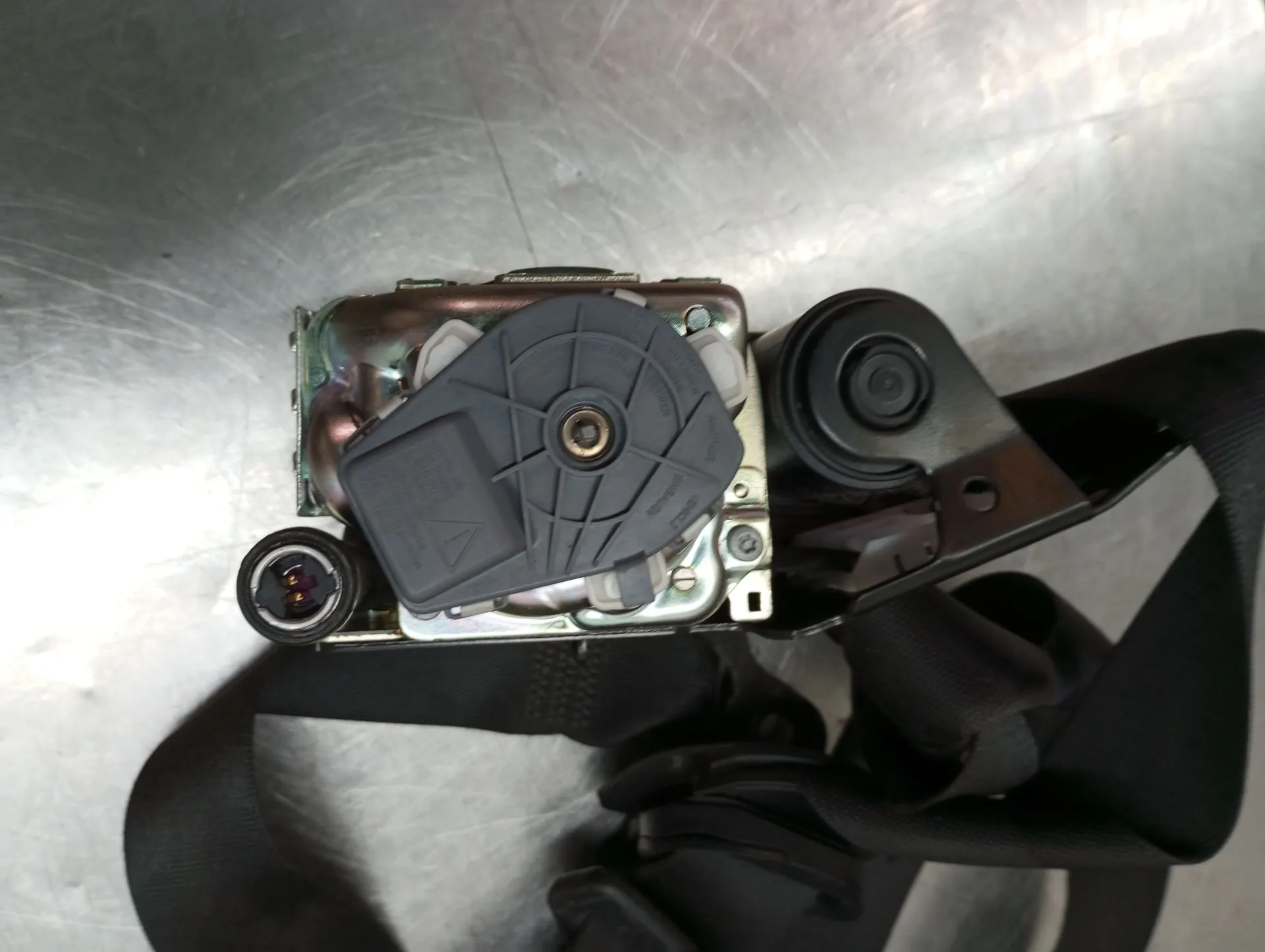 Right front seatbelt pretensioner MERCEDES-BENZ CLS (C218) Imagem-4