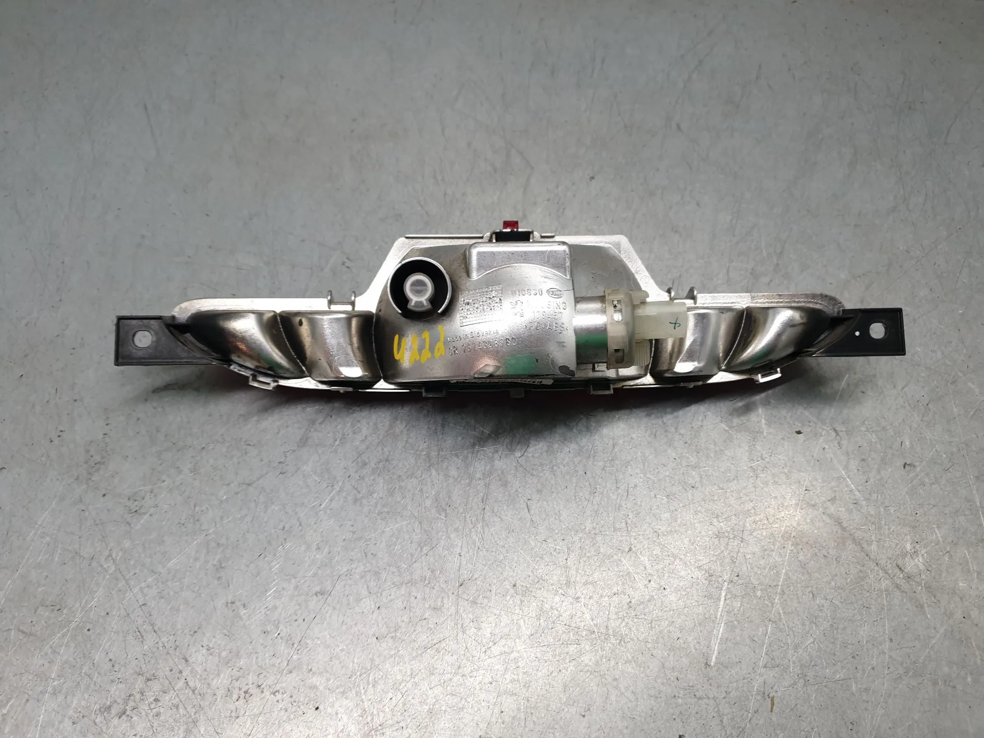 Central fog light PEUGEOT 208 Imagem-4