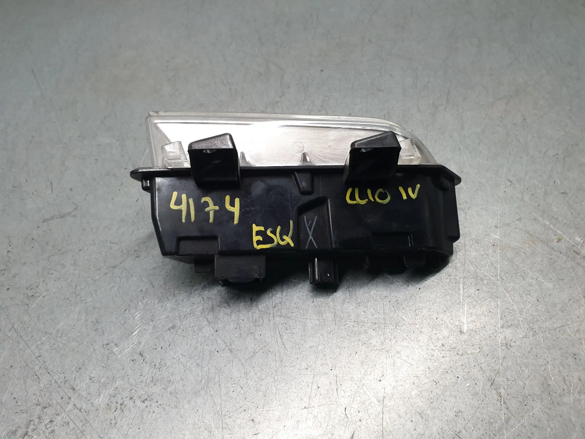 Daytime running light left RENAULT Clio IV Grandtour (KH_) Imagem-4