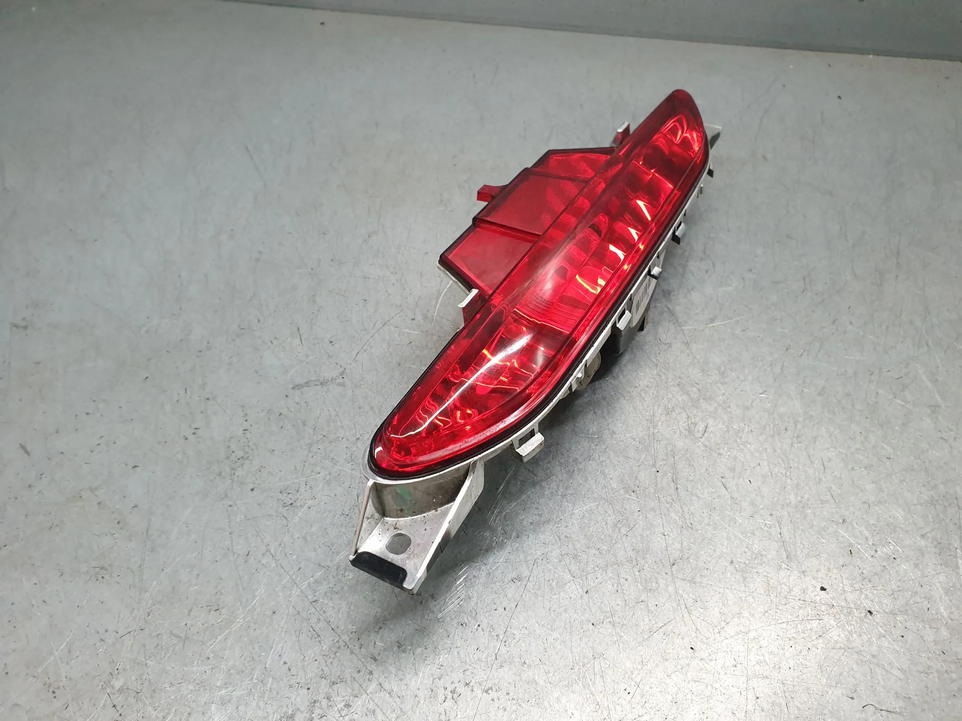 Feu antibrouillard central PEUGEOT 208 II Imagem-1