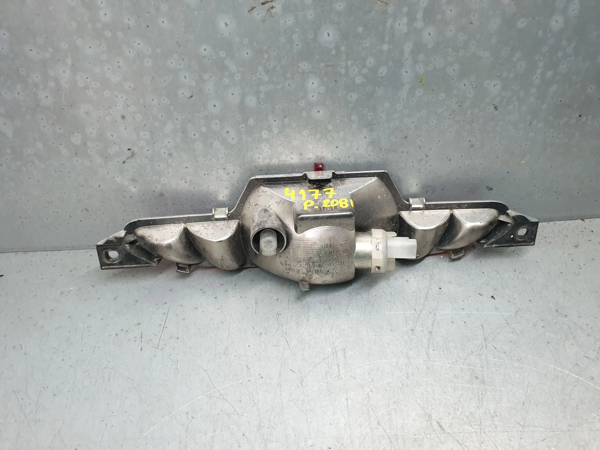 Feu antibrouillard central PEUGEOT 208 II Imagem-3