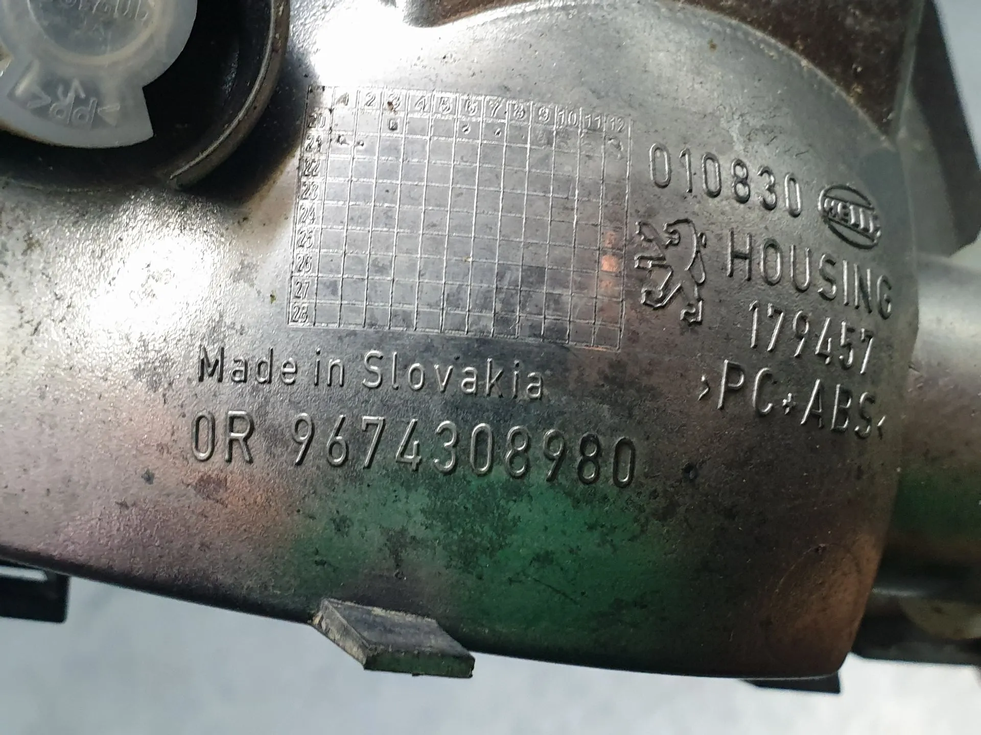 Feu antibrouillard central PEUGEOT 208 II Imagem-6