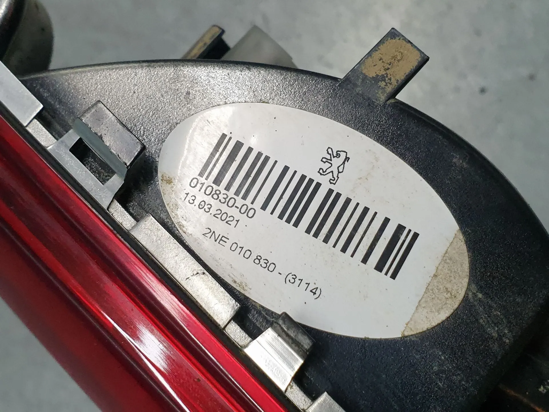 Feu antibrouillard central PEUGEOT 208 II Imagem-7